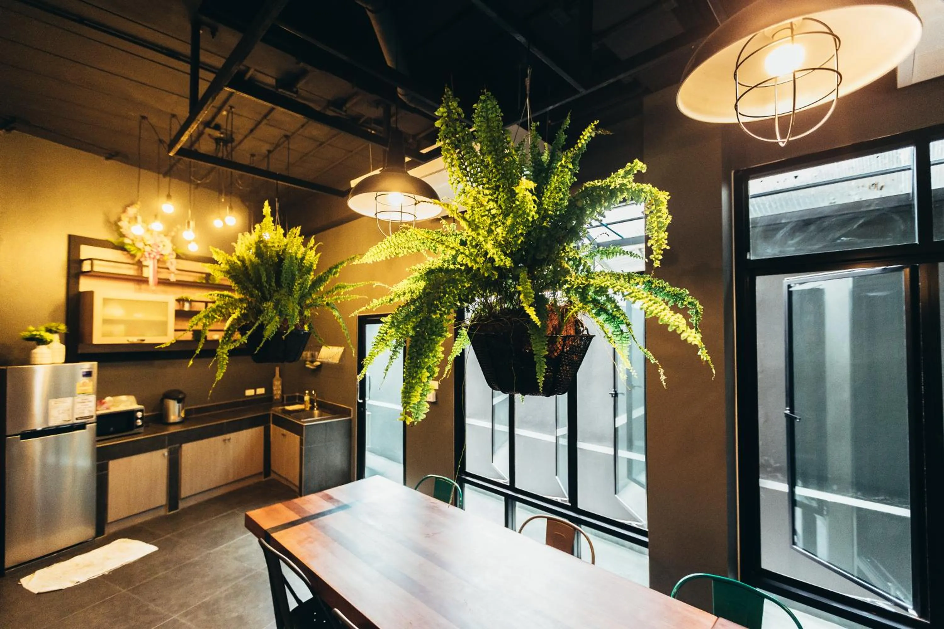 Restaurant/places to eat in Srisuksant Square