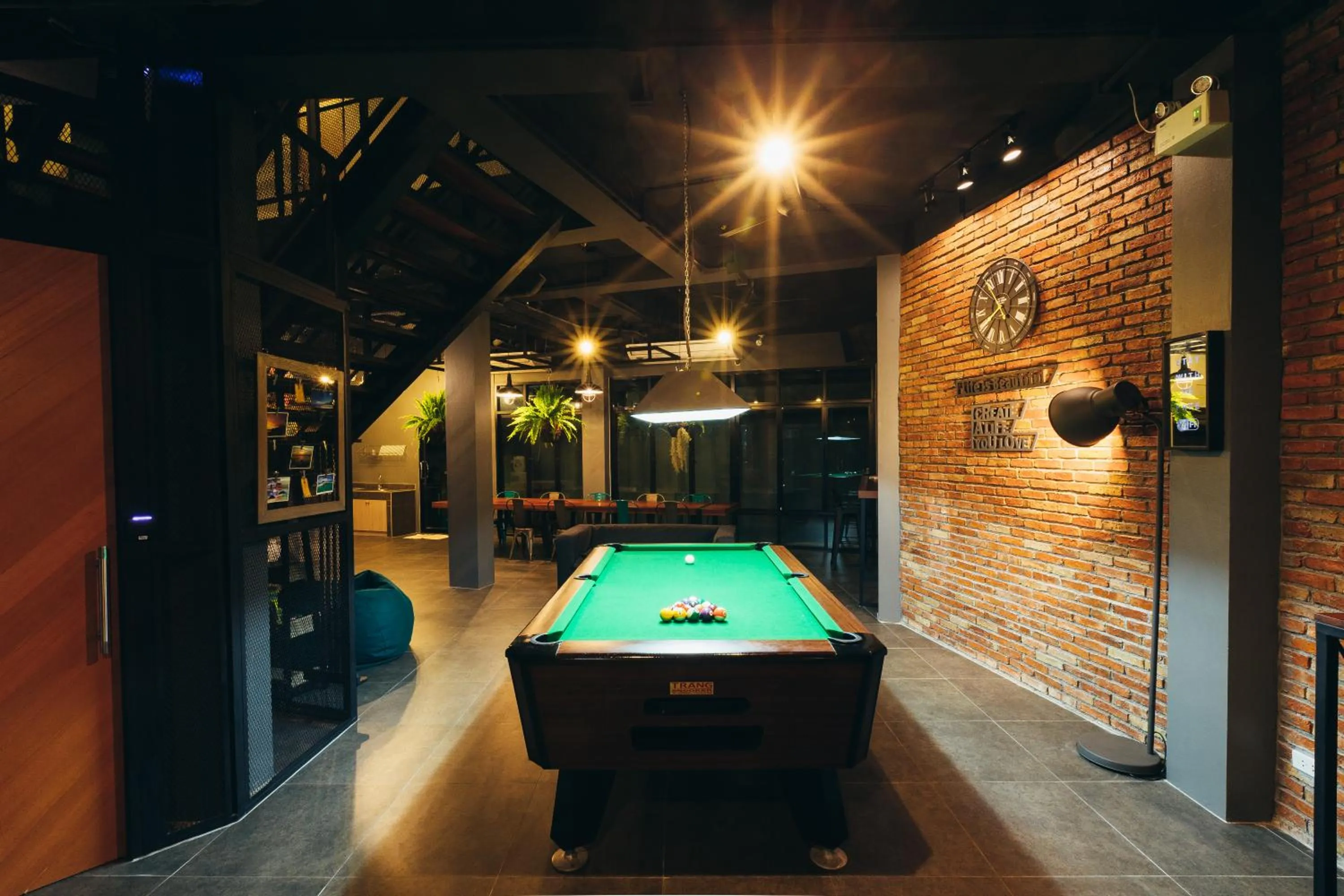 Area and facilities in Srisuksant Square