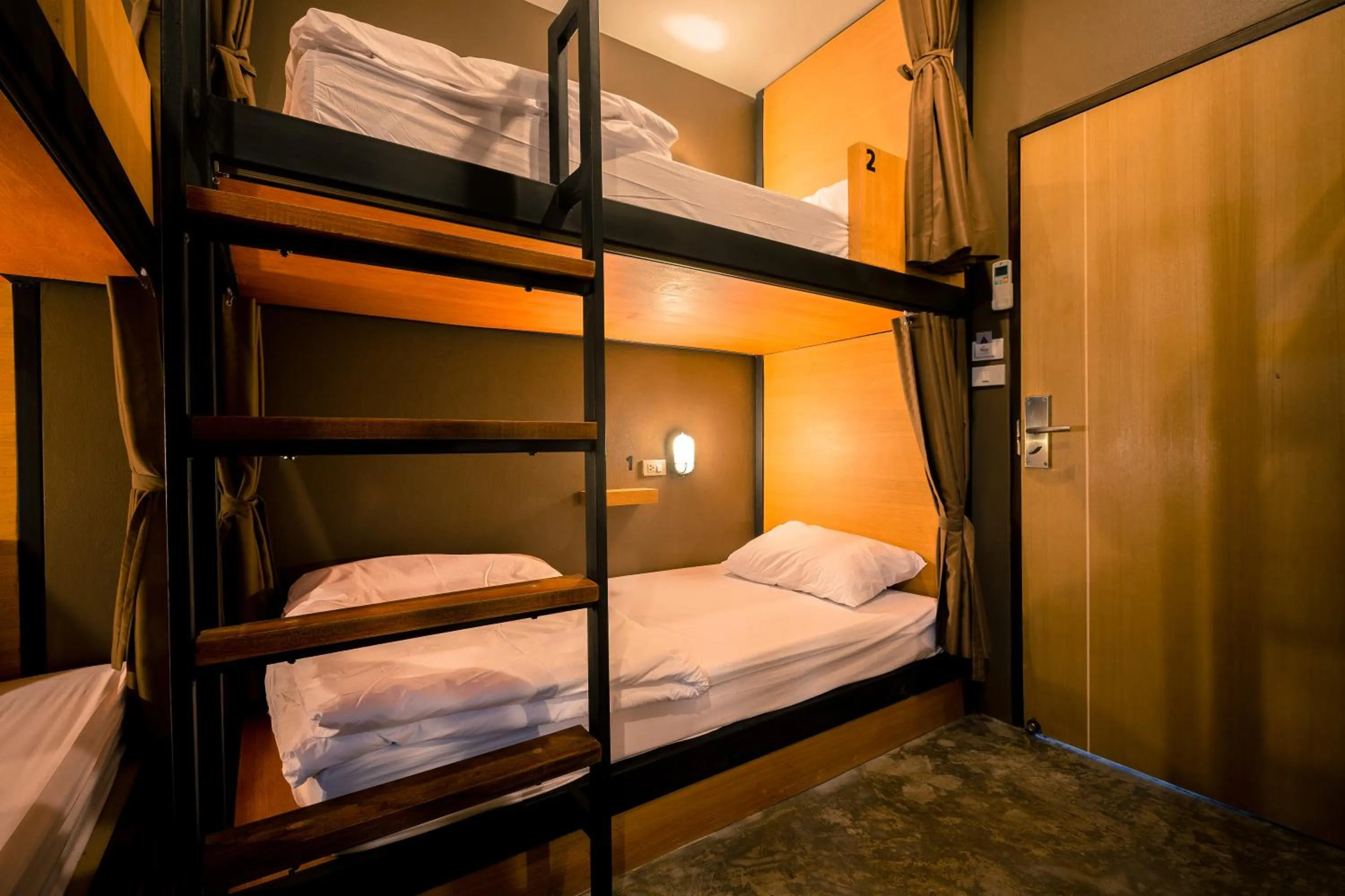 bunk bed, Bed in Srisuksant Square