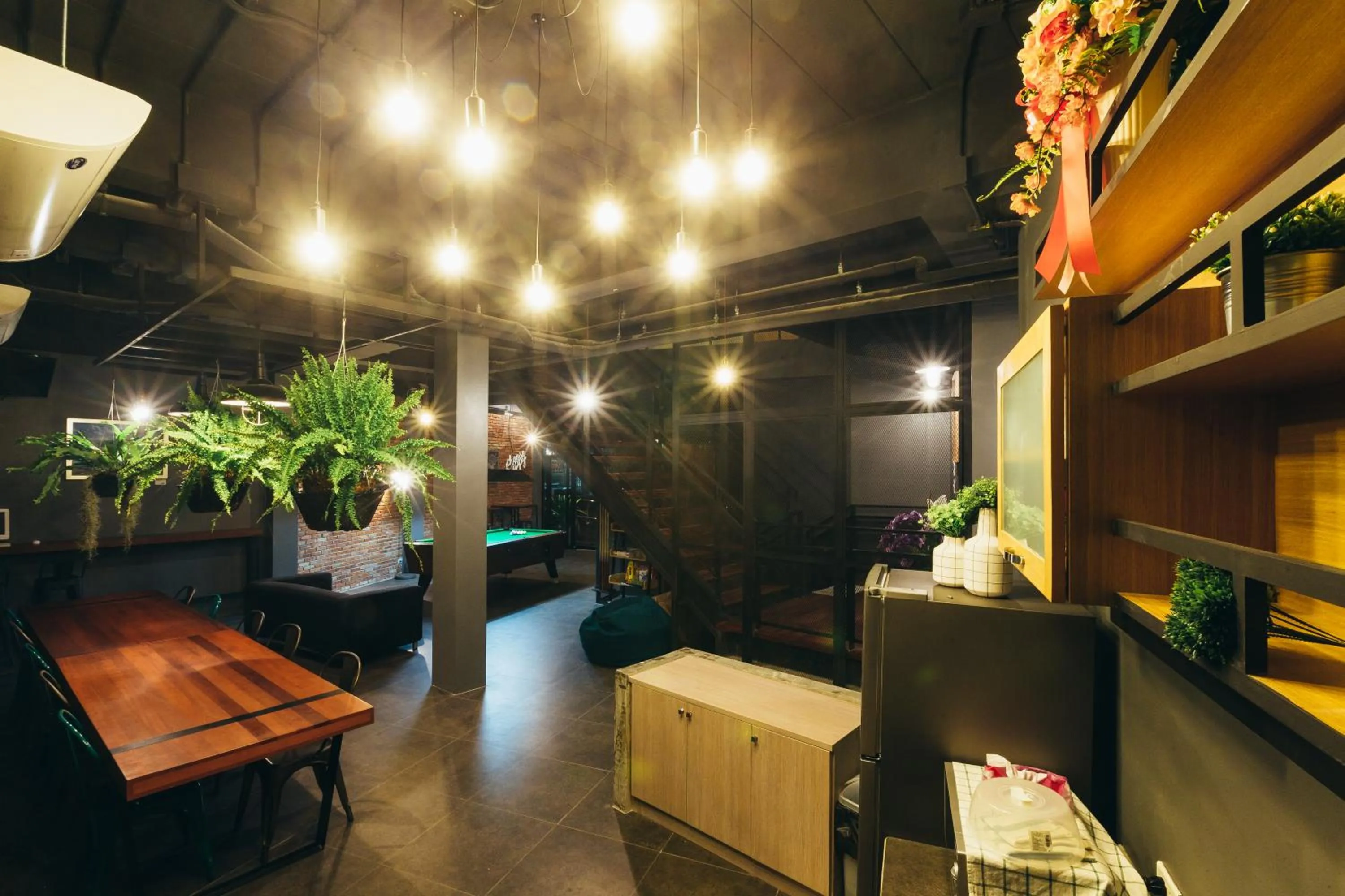 Restaurant/places to eat in Srisuksant Square