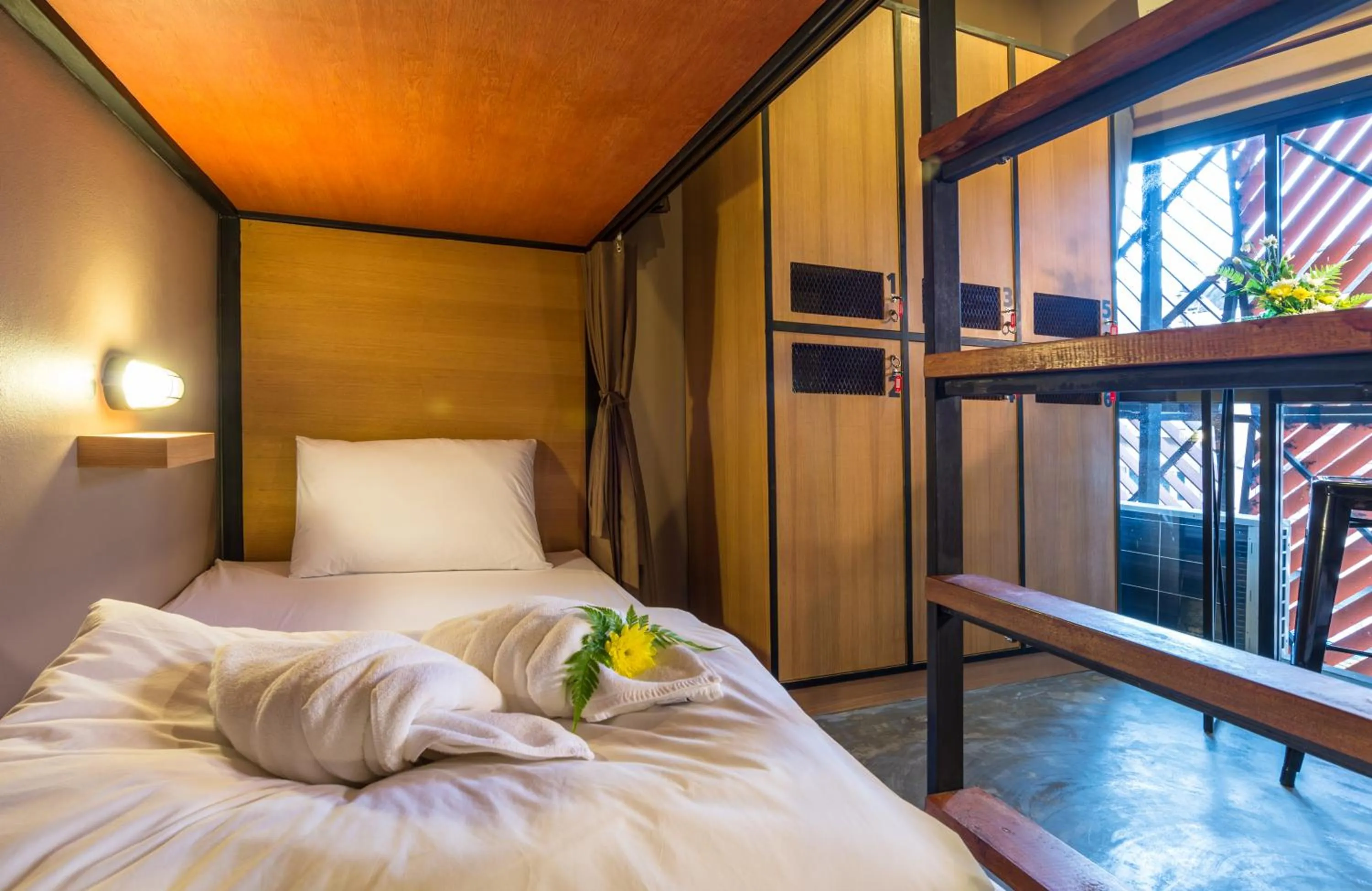 Photo of the whole room, Bed in Srisuksant Square