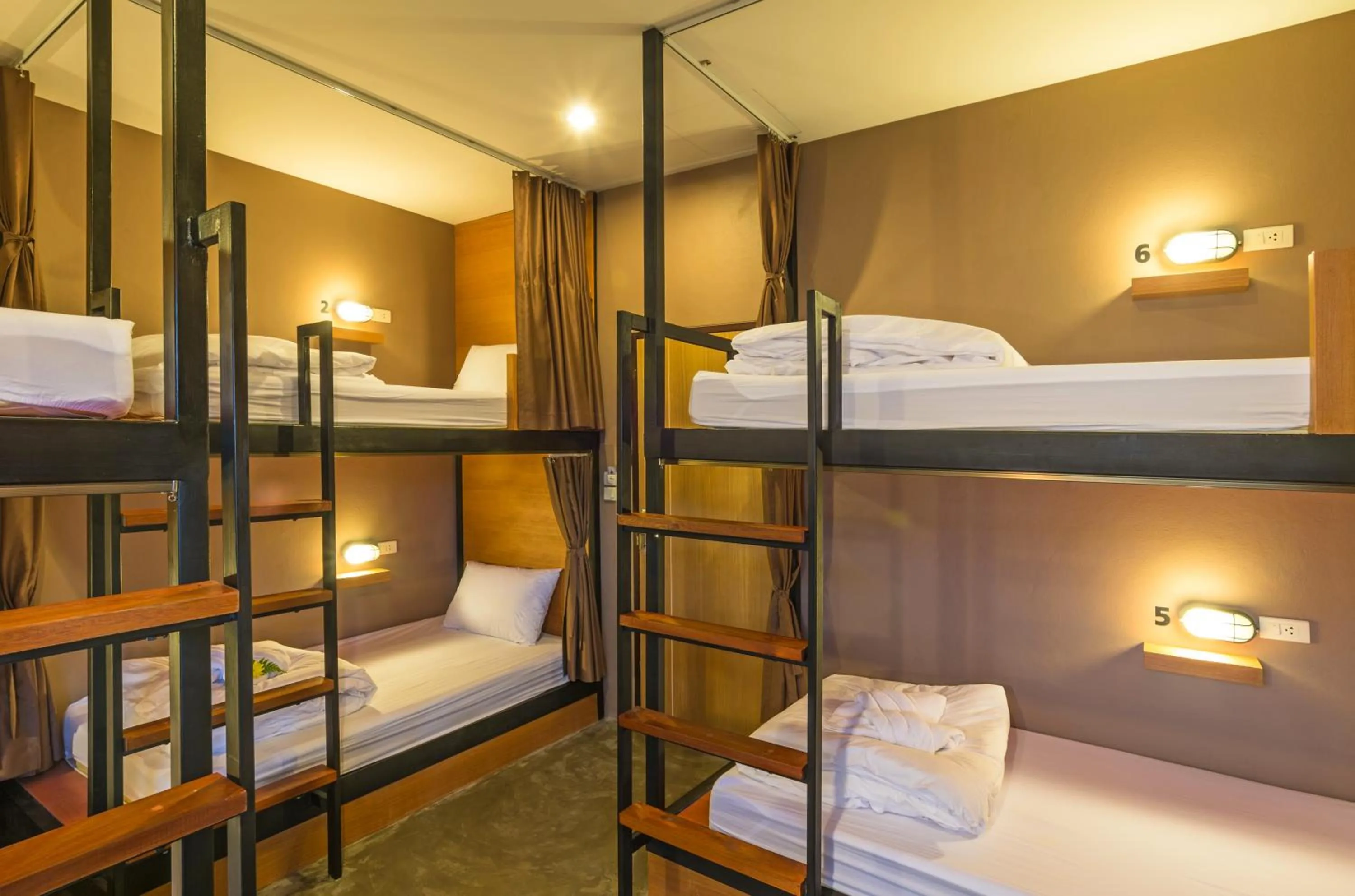 Photo of the whole room, Bed in Srisuksant Square