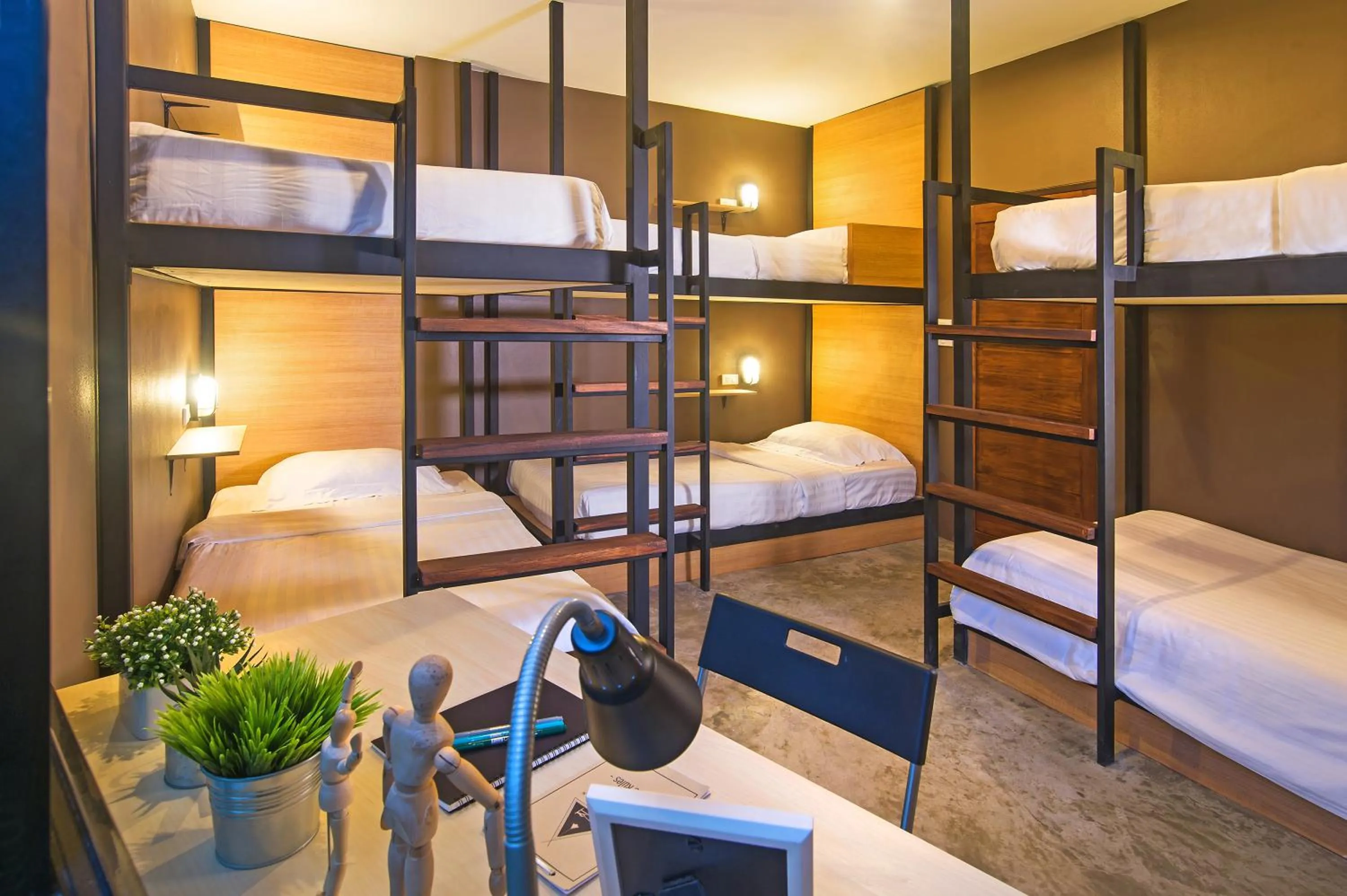 bunk bed, Bed in Srisuksant Square