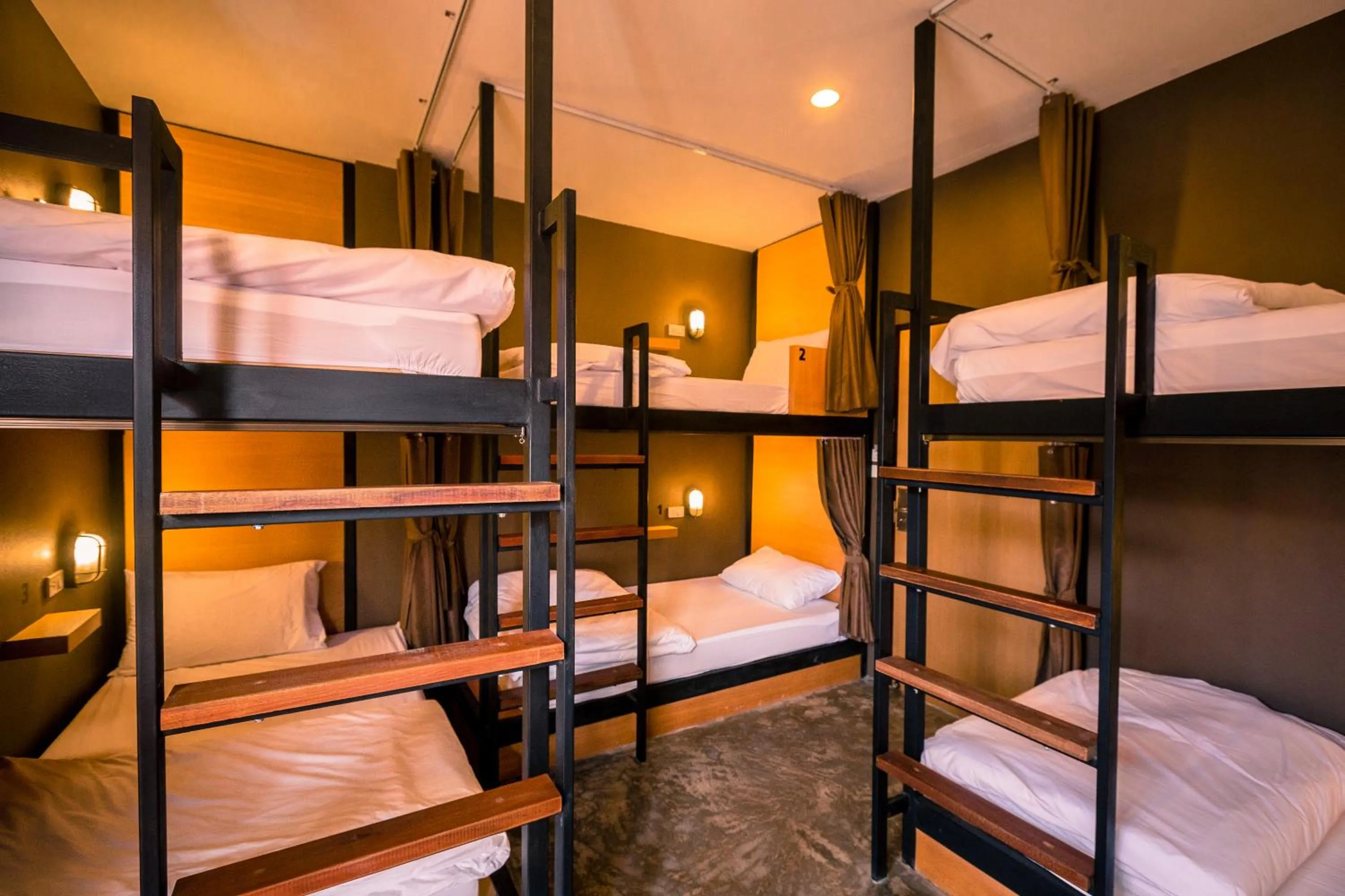 bunk bed, Bed in Srisuksant Square