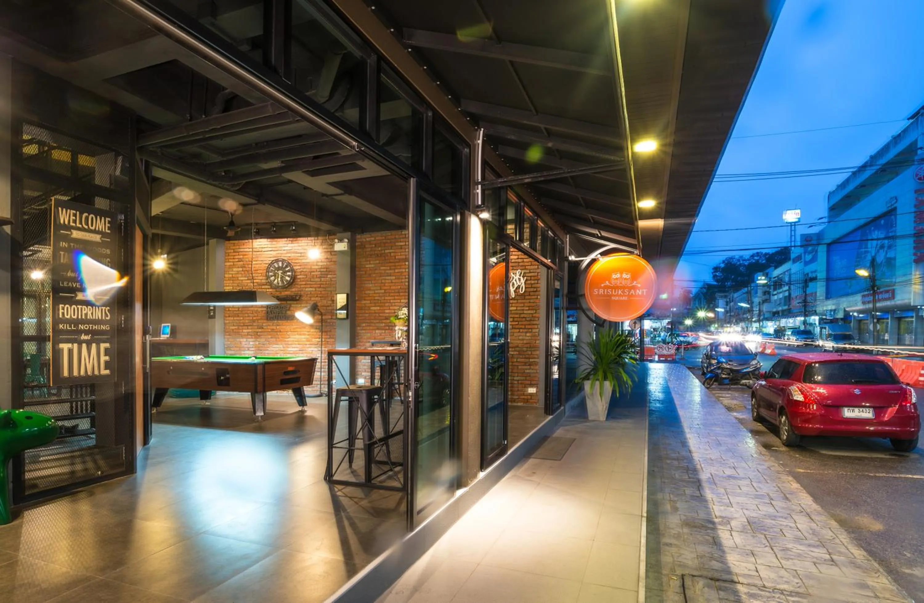 Facade/entrance in Srisuksant Square