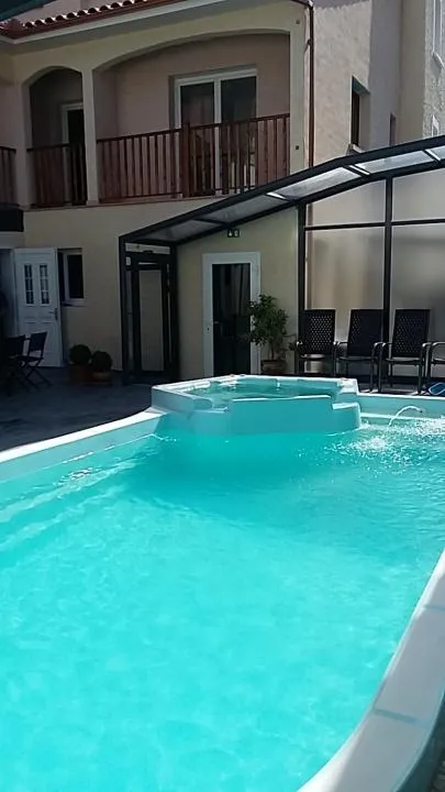 Swimming pool in Palais Cathare