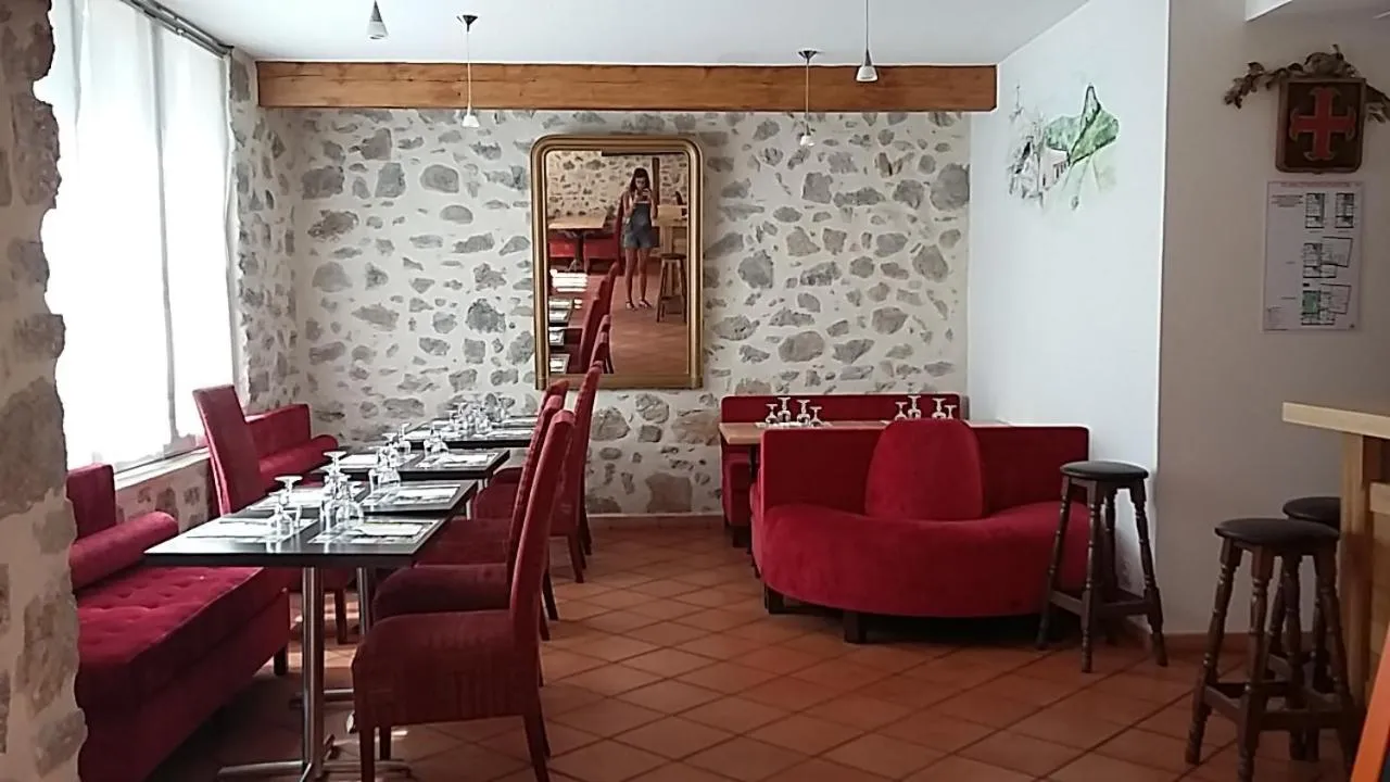 Restaurant/places to eat in Palais Cathare