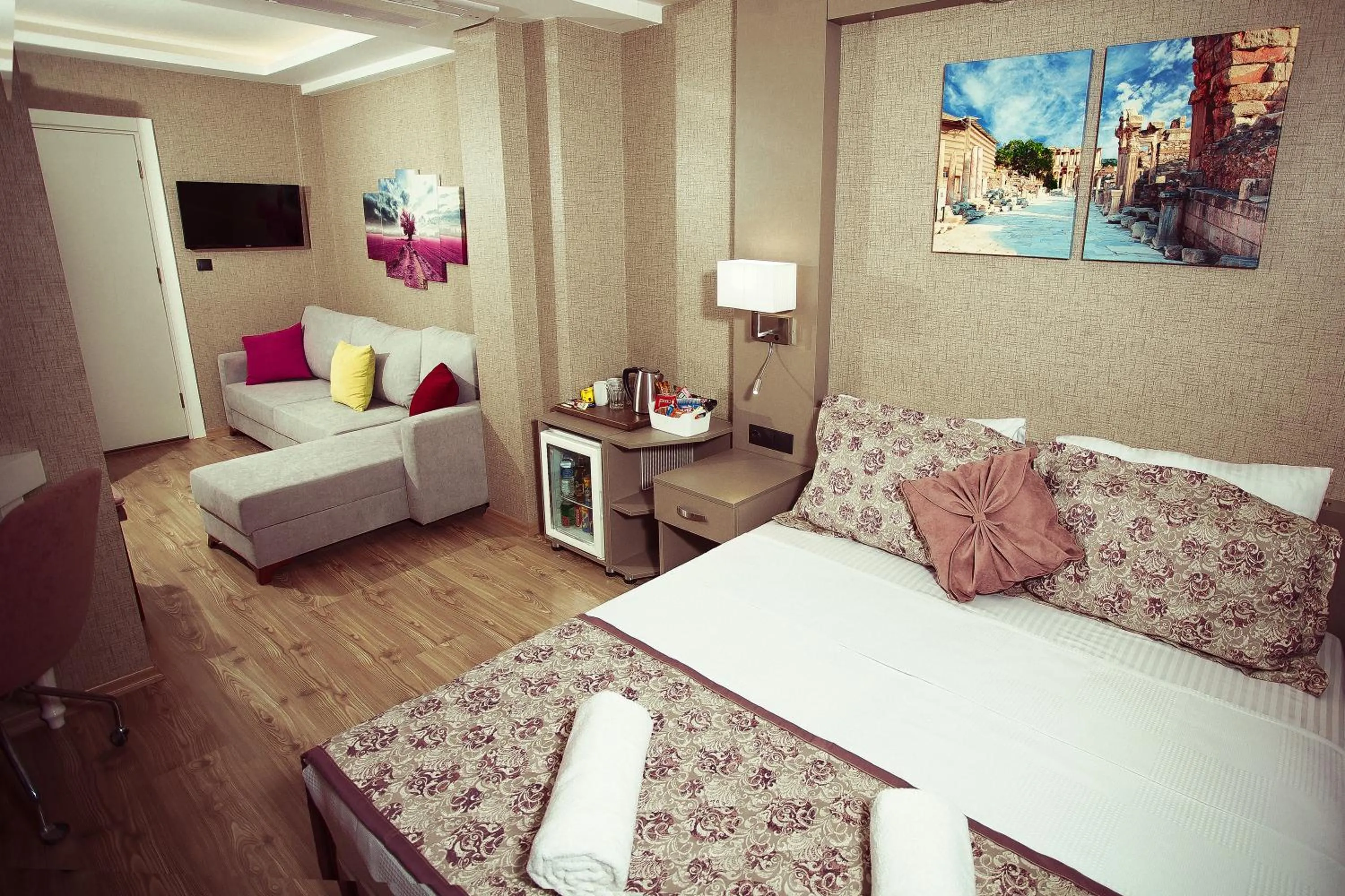 Photo of the whole room, Bed in Hotel Iz