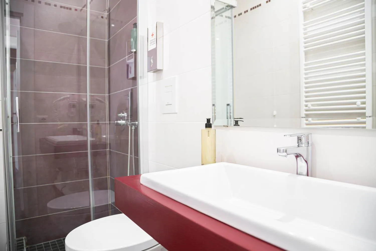 Shower in That's Napoli