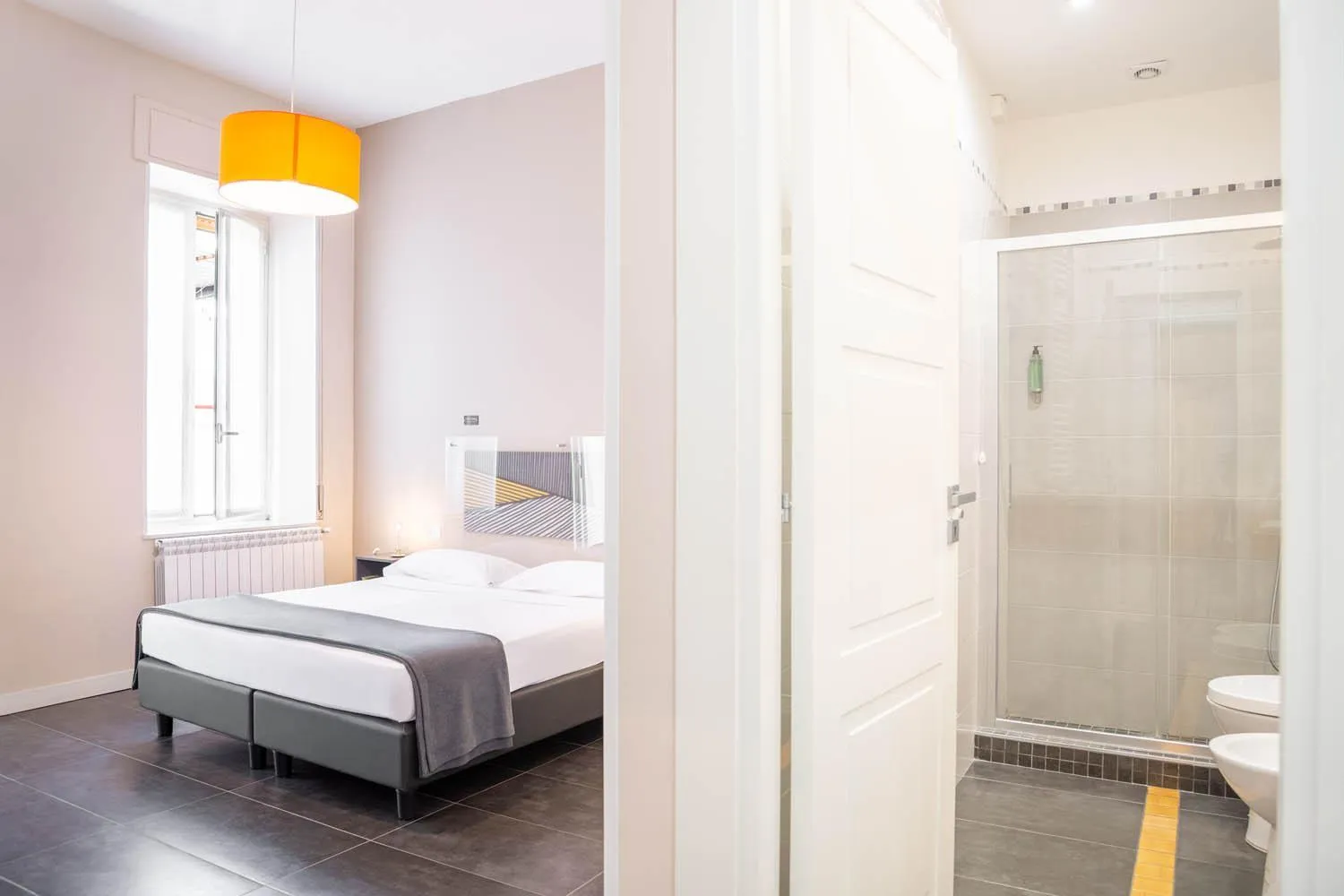 Shower, Bed in That's Napoli