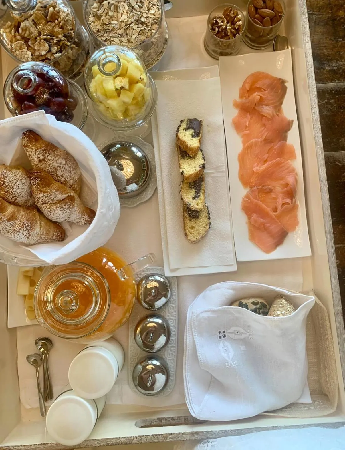 Breakfast in Tra gli Alberi e il Mare