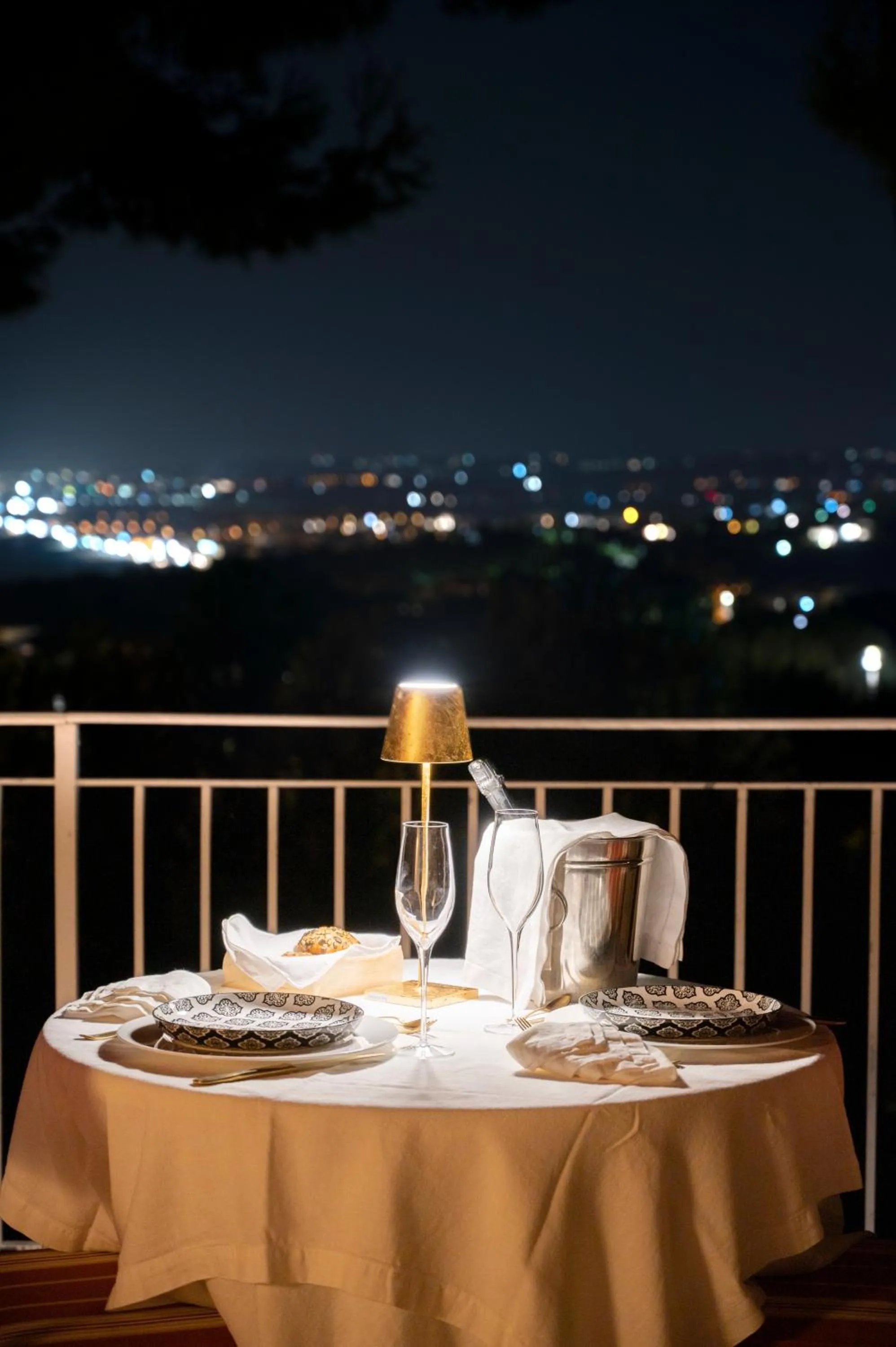 Night in Tra gli Alberi e il Mare