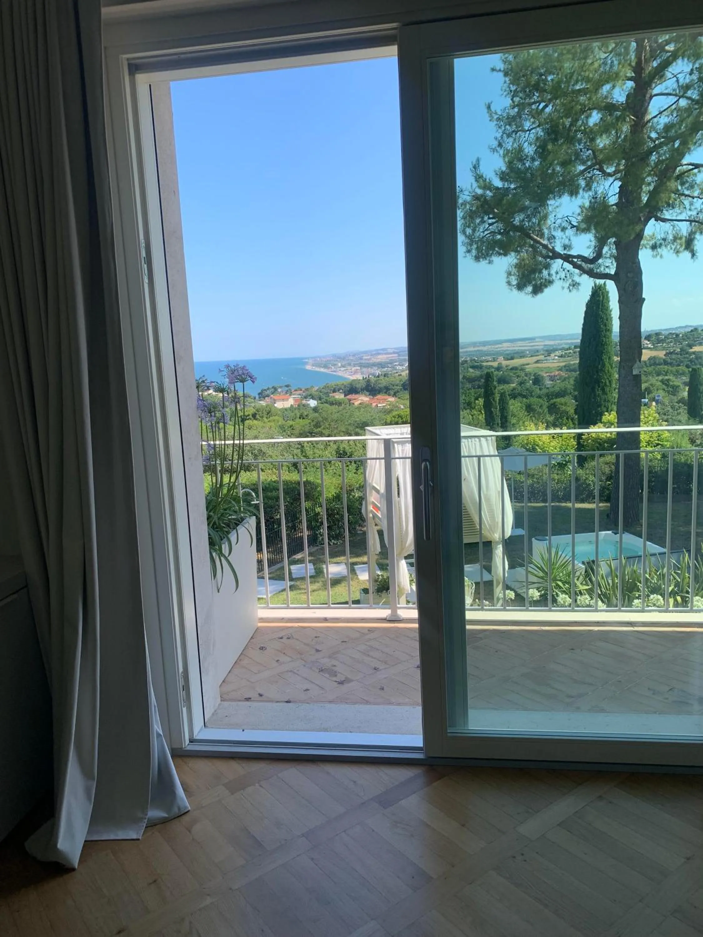 Property building in Tra gli Alberi e il Mare