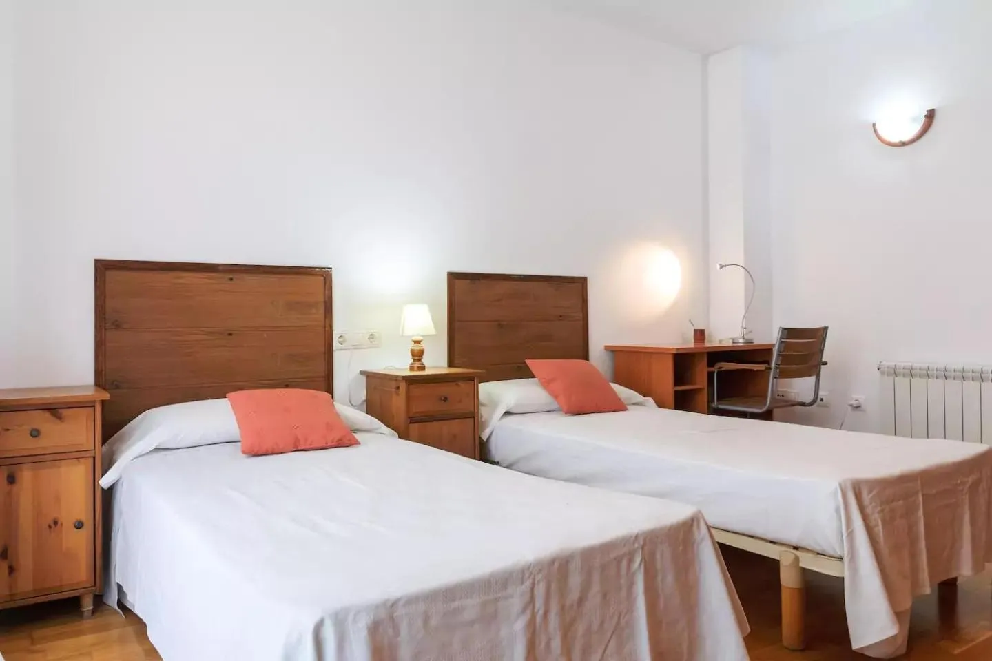 Photo of the whole room, Bed in Ca la Gloria