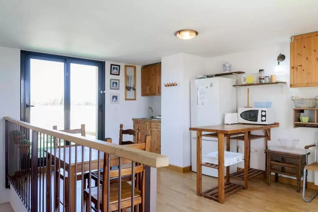 Communal kitchen in Ca la Gloria