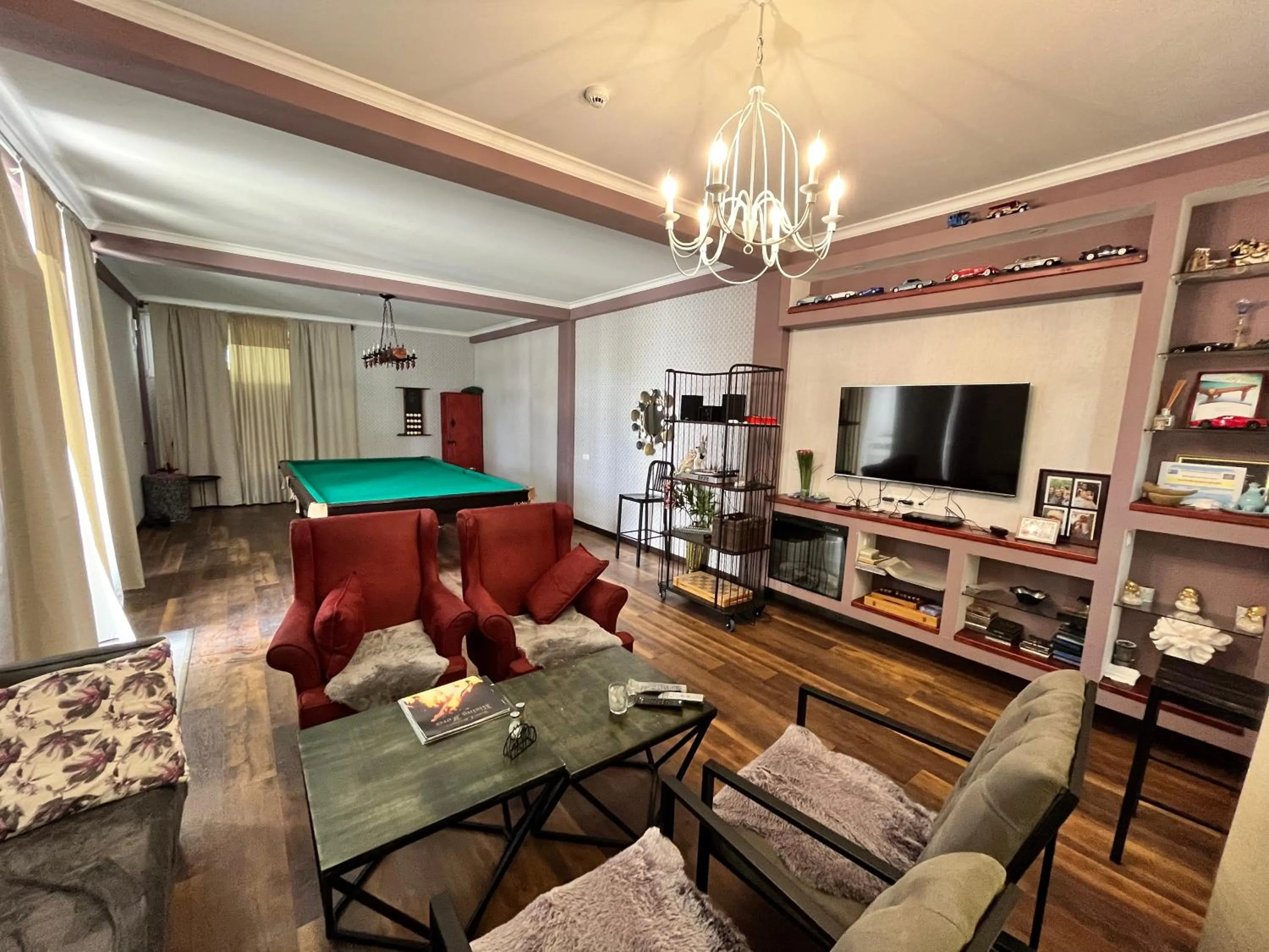 Billiard in Laguna Beach Club Bazaleti Lake