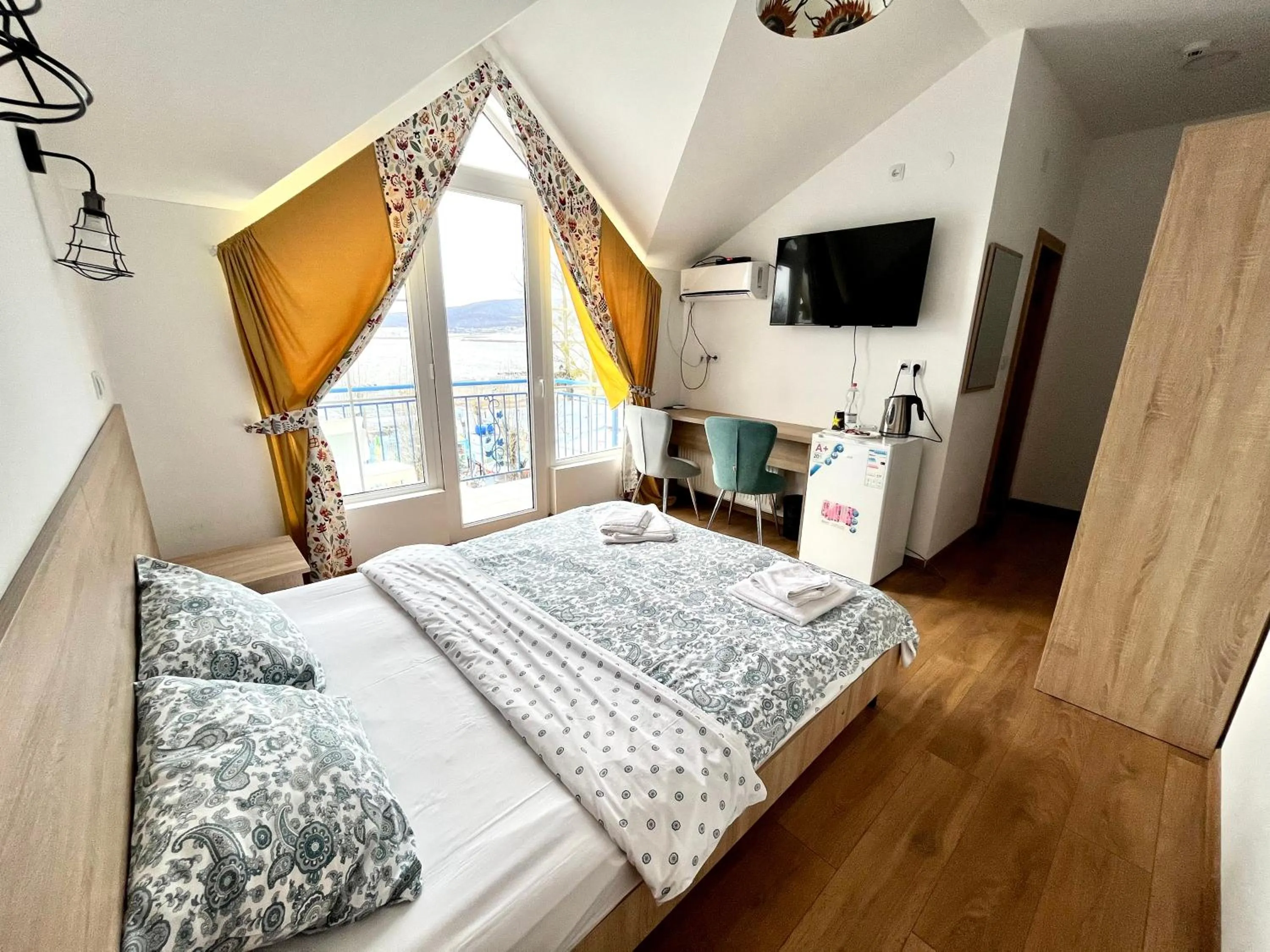 Photo of the whole room, Bed in Laguna Beach Club Bazaleti Lake