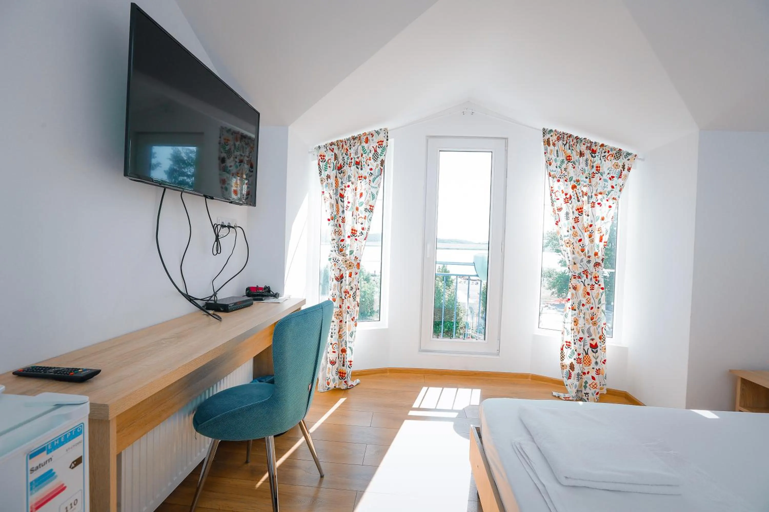 Photo of the whole room, Bed in Laguna Beach Club Bazaleti Lake