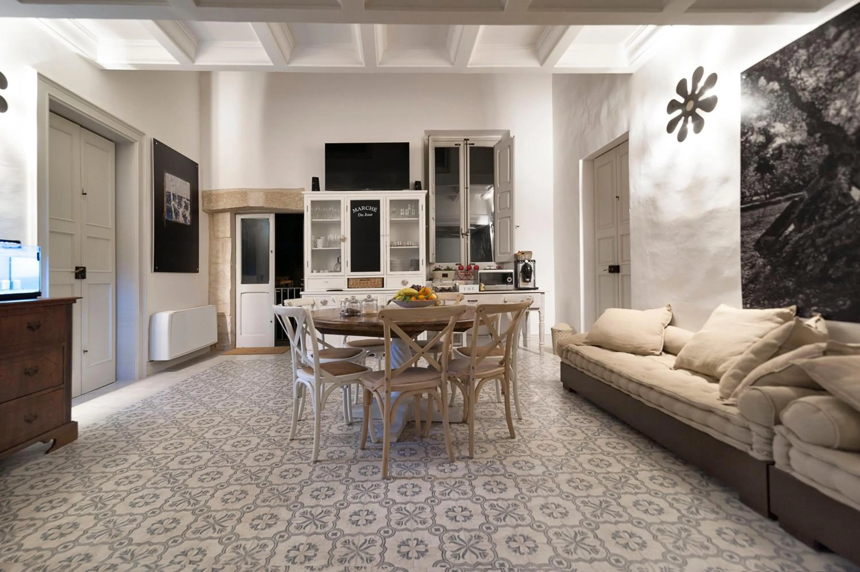 Communal lounge/ TV room in Palazzo Mandurino luxury relais