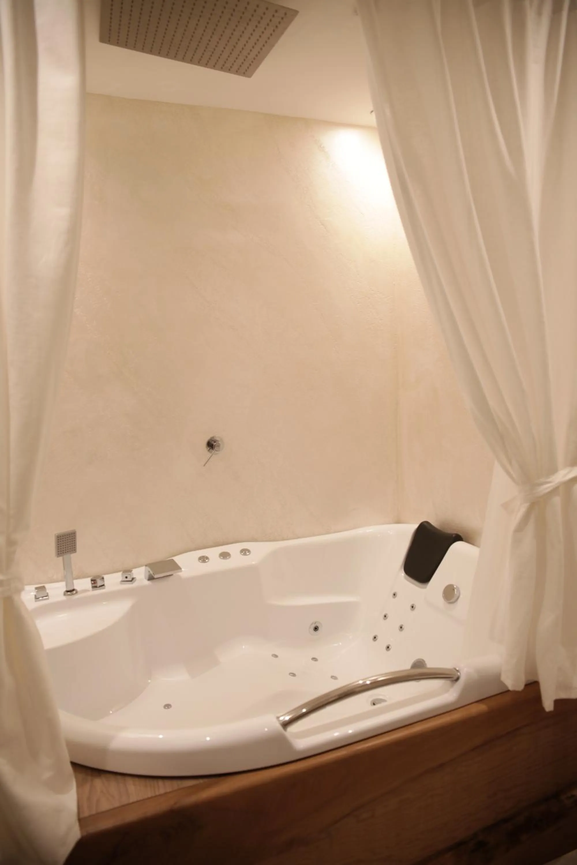 Hot Tub in Palazzo Mandurino luxury relais