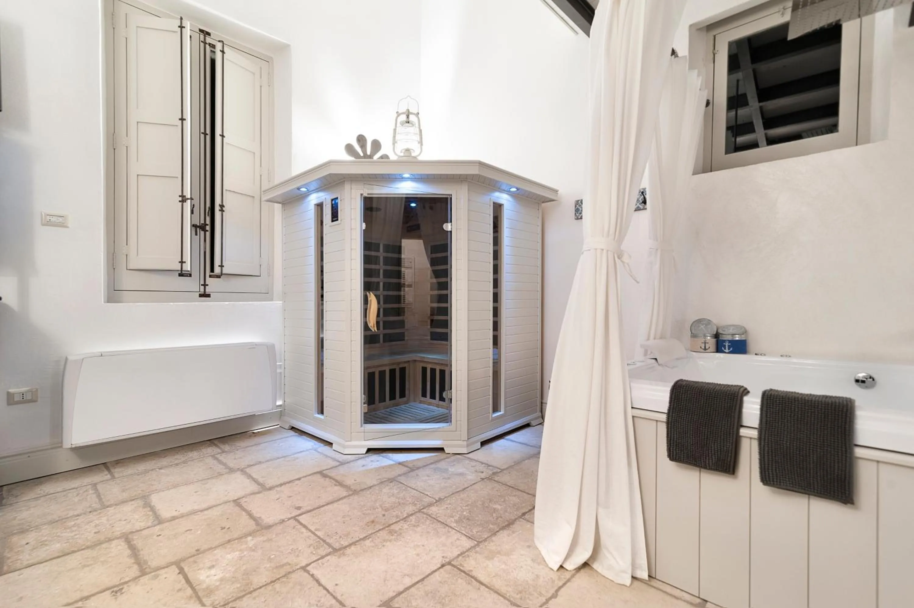 Hot Tub in Palazzo Mandurino luxury relais