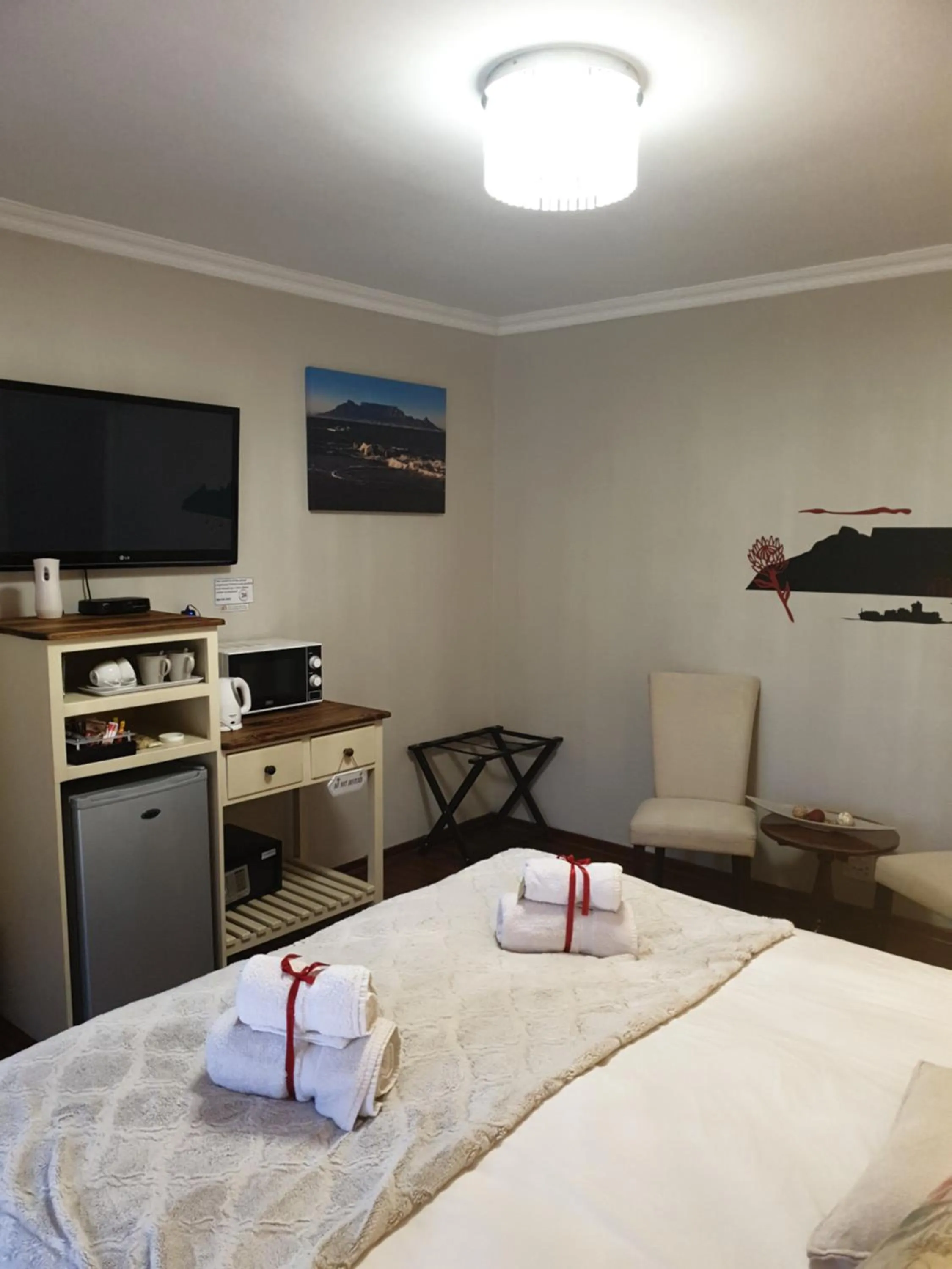 TV and multimedia, Bed in Dilisca Guesthouse