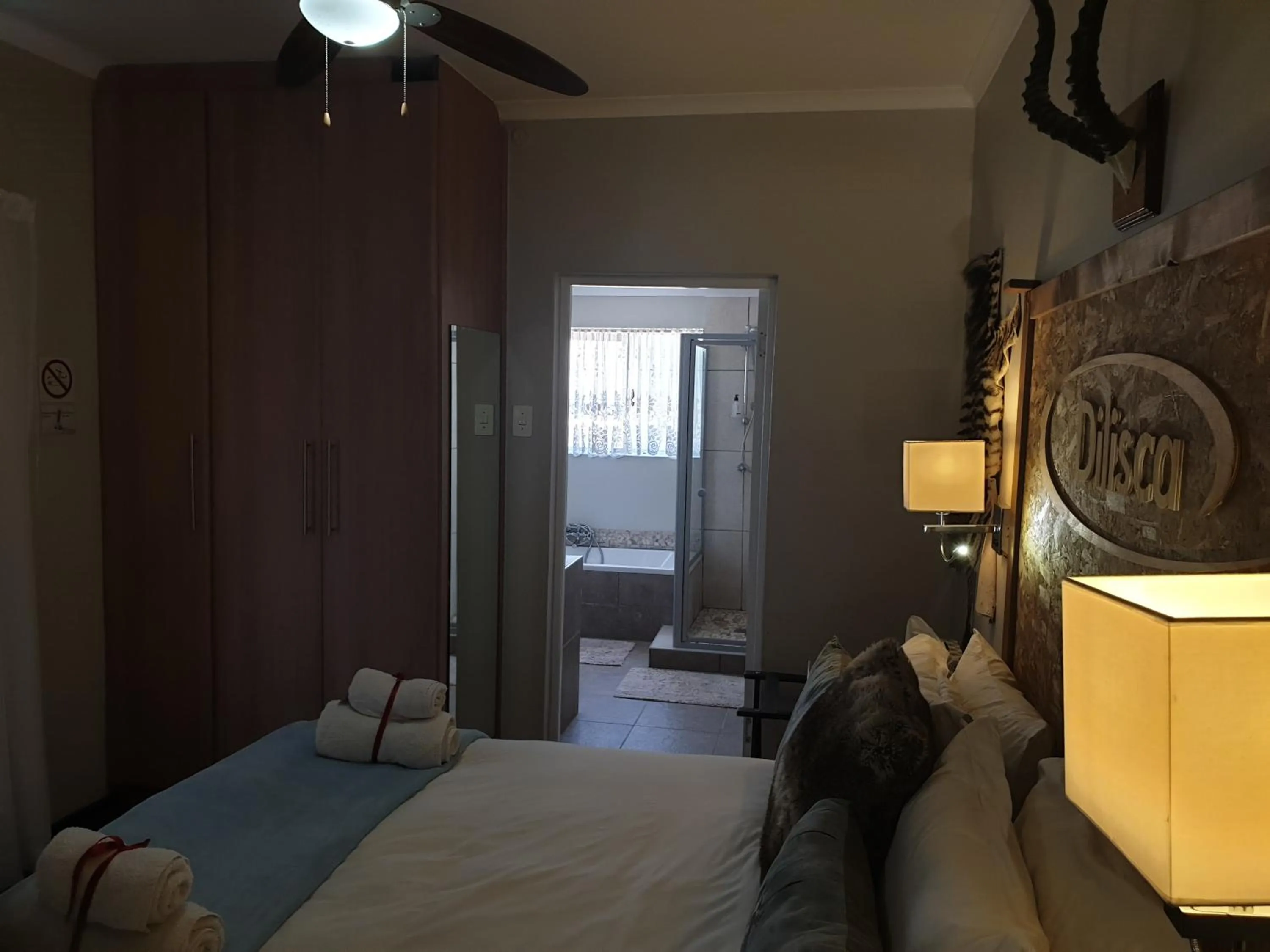 Bathroom, Bed in Dilisca Guesthouse