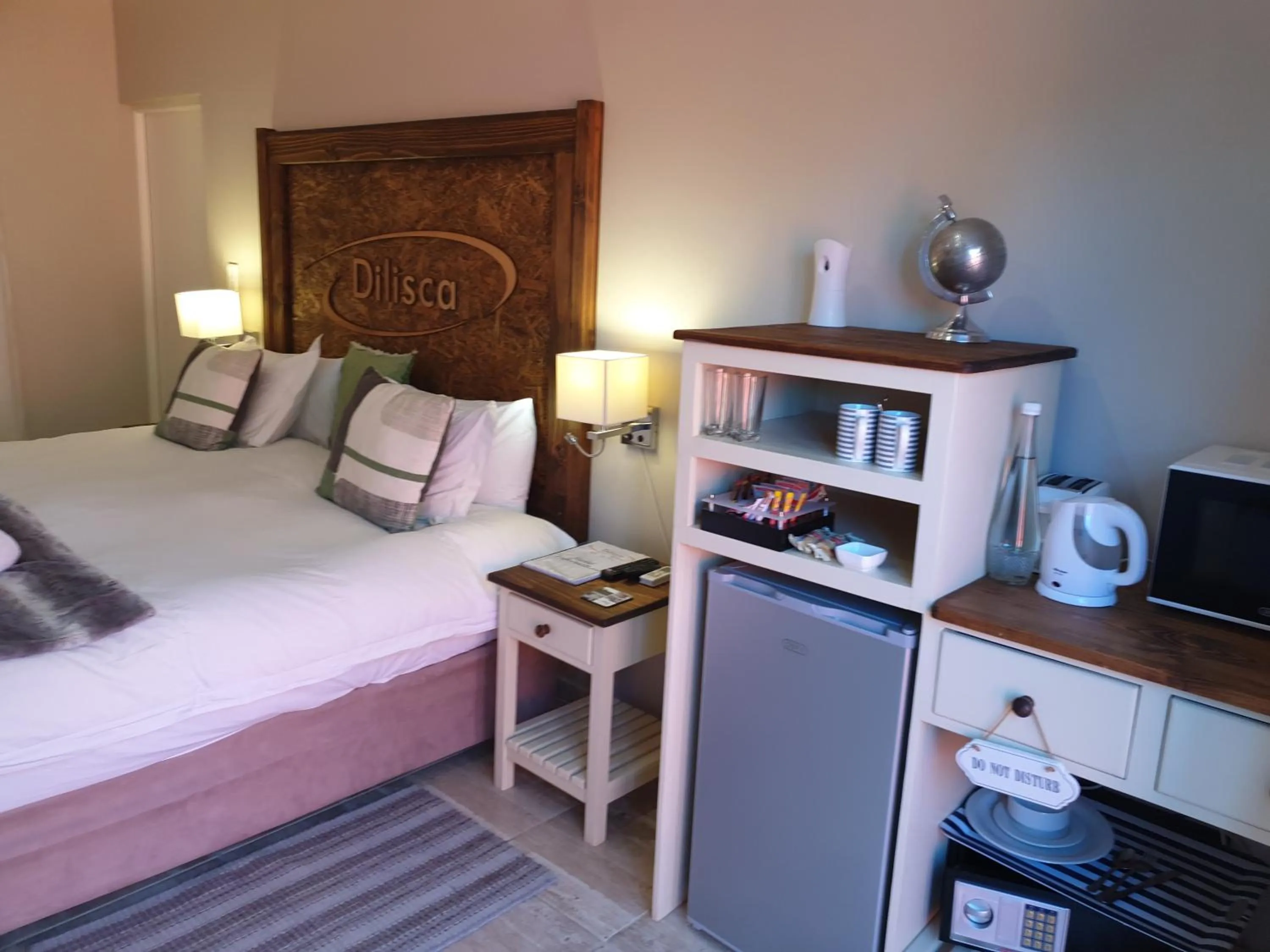 Coffee/tea facilities, Bed in Dilisca Guesthouse