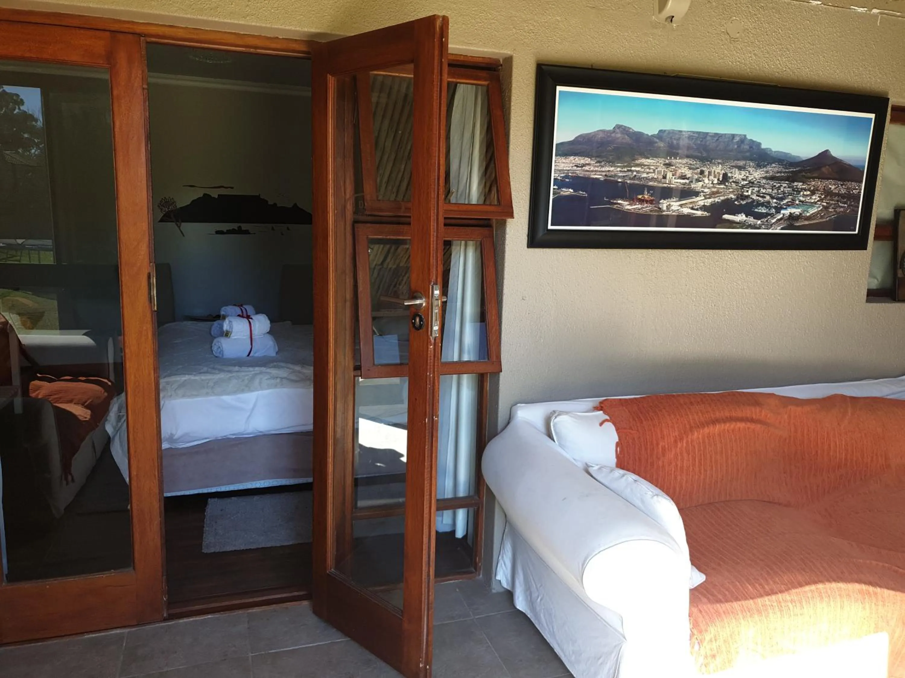 Living room, Bed in Dilisca Guesthouse