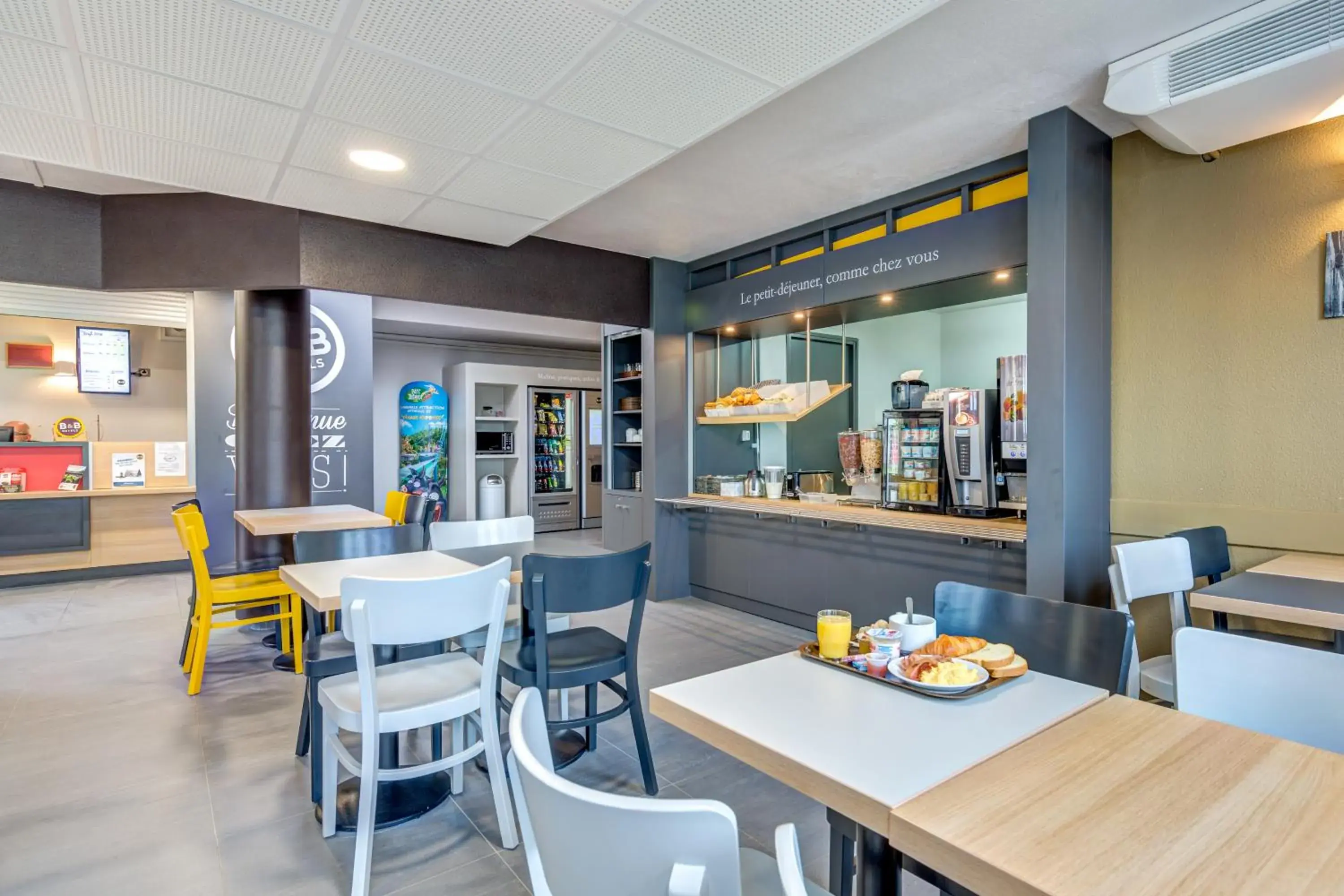 Buffet breakfast in B&B HOTEL Goussainville CDG Buffet breakfast in B&B HOTEL Goussainville CDG