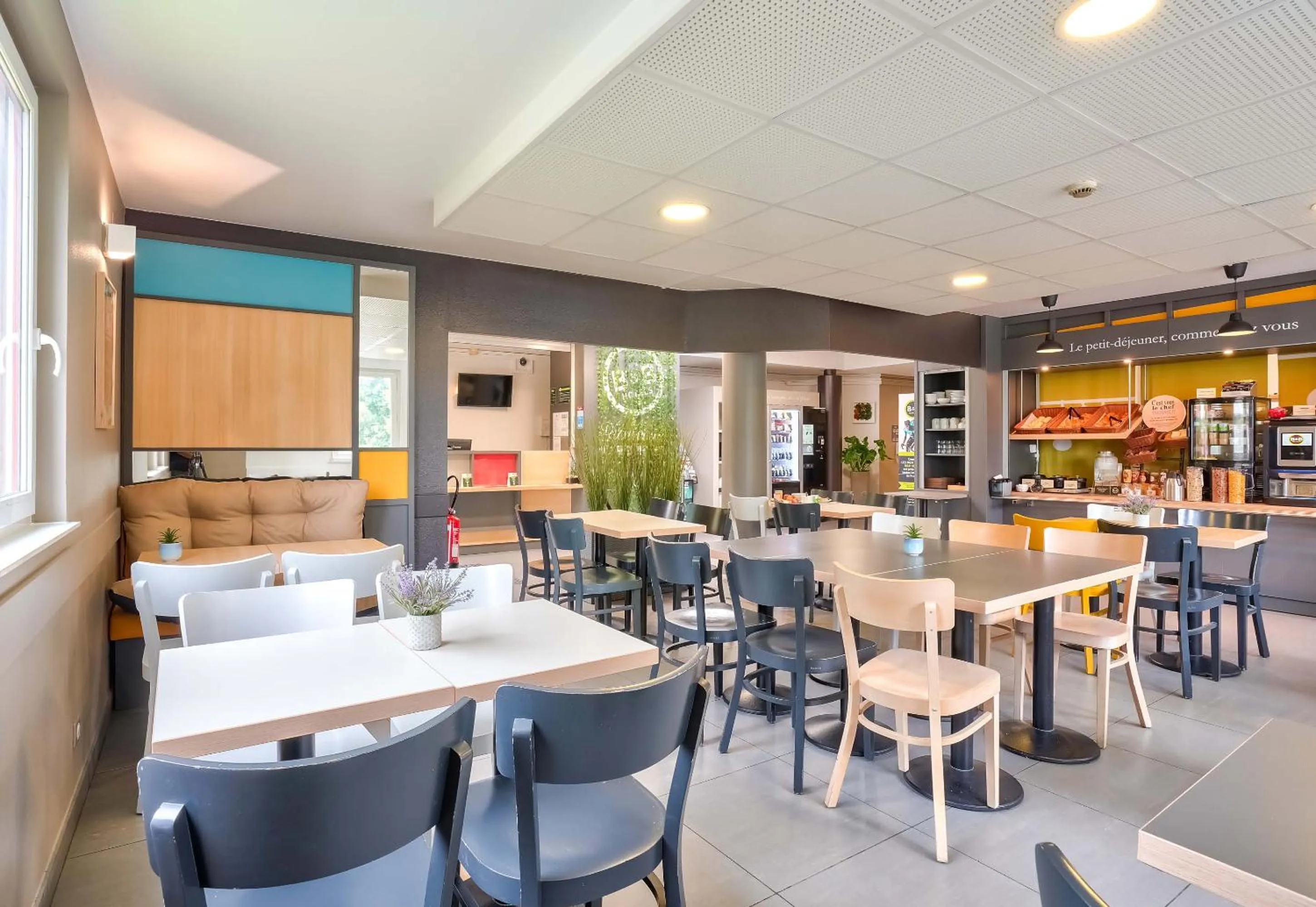 Restaurant/places to eat in B&B HOTEL Goussainville CDG