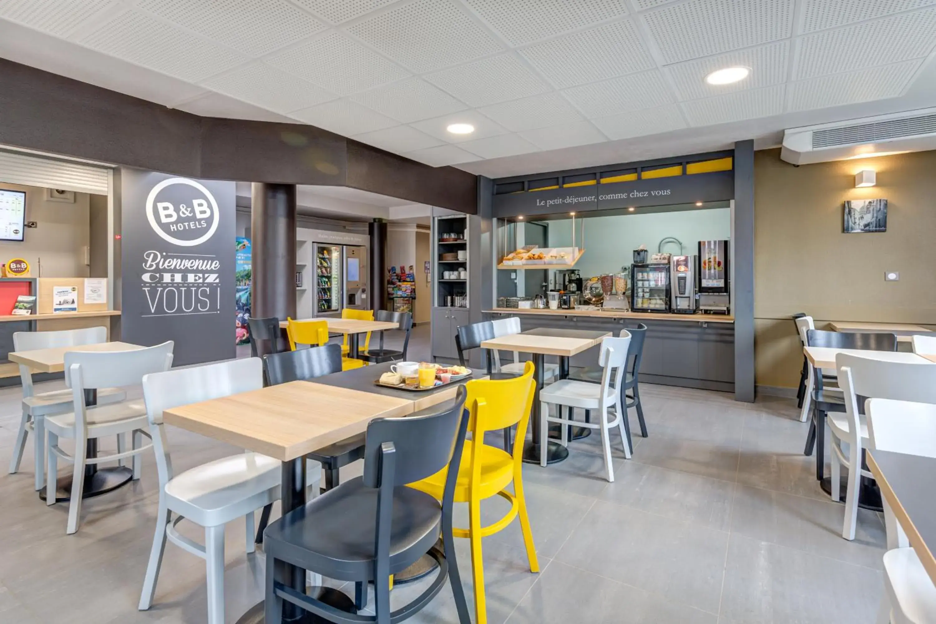 Buffet breakfast in B&B HOTEL Goussainville CDG Buffet breakfast in B&B HOTEL Goussainville CDG