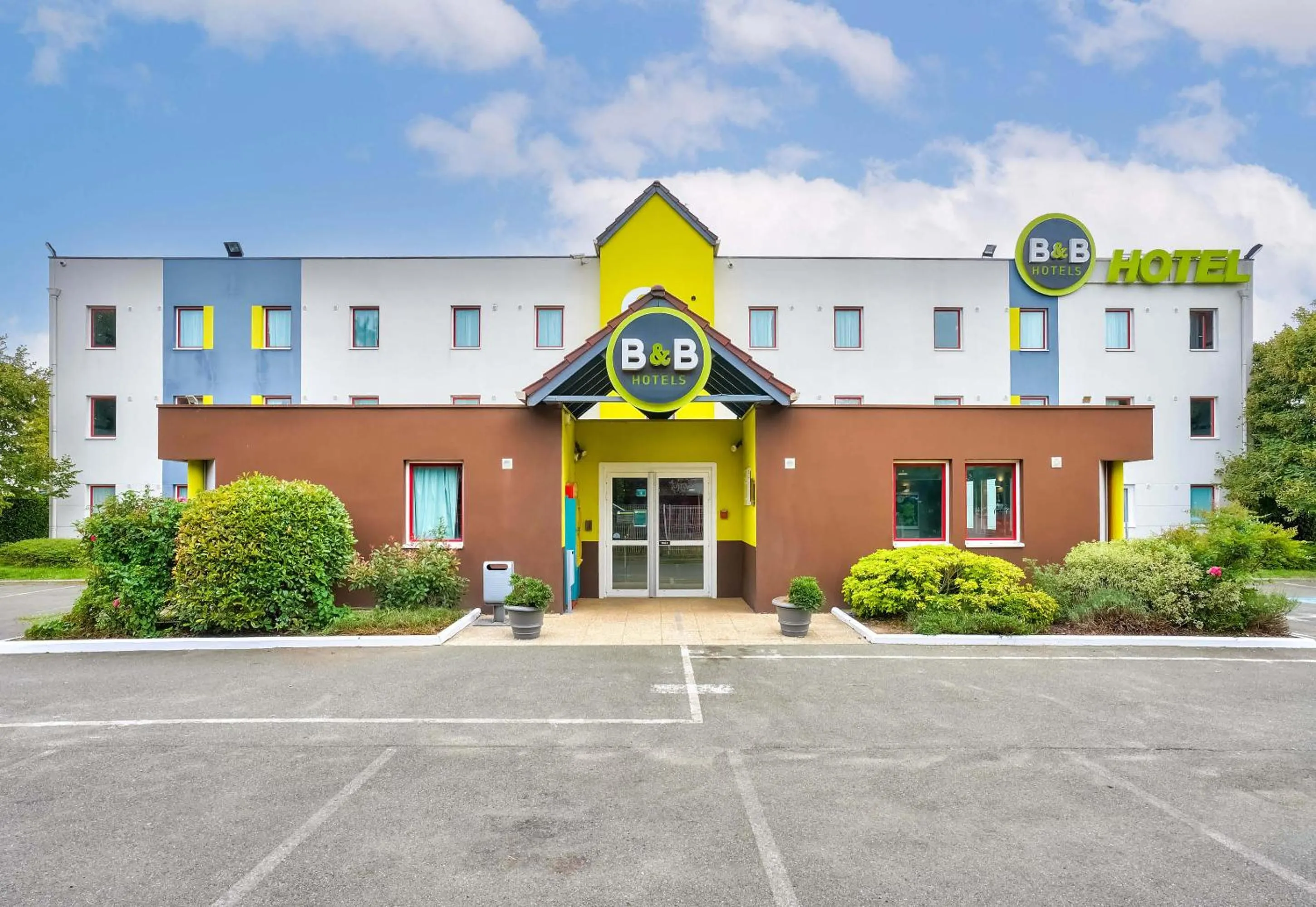 Property building in B&B HOTEL Goussainville CDG