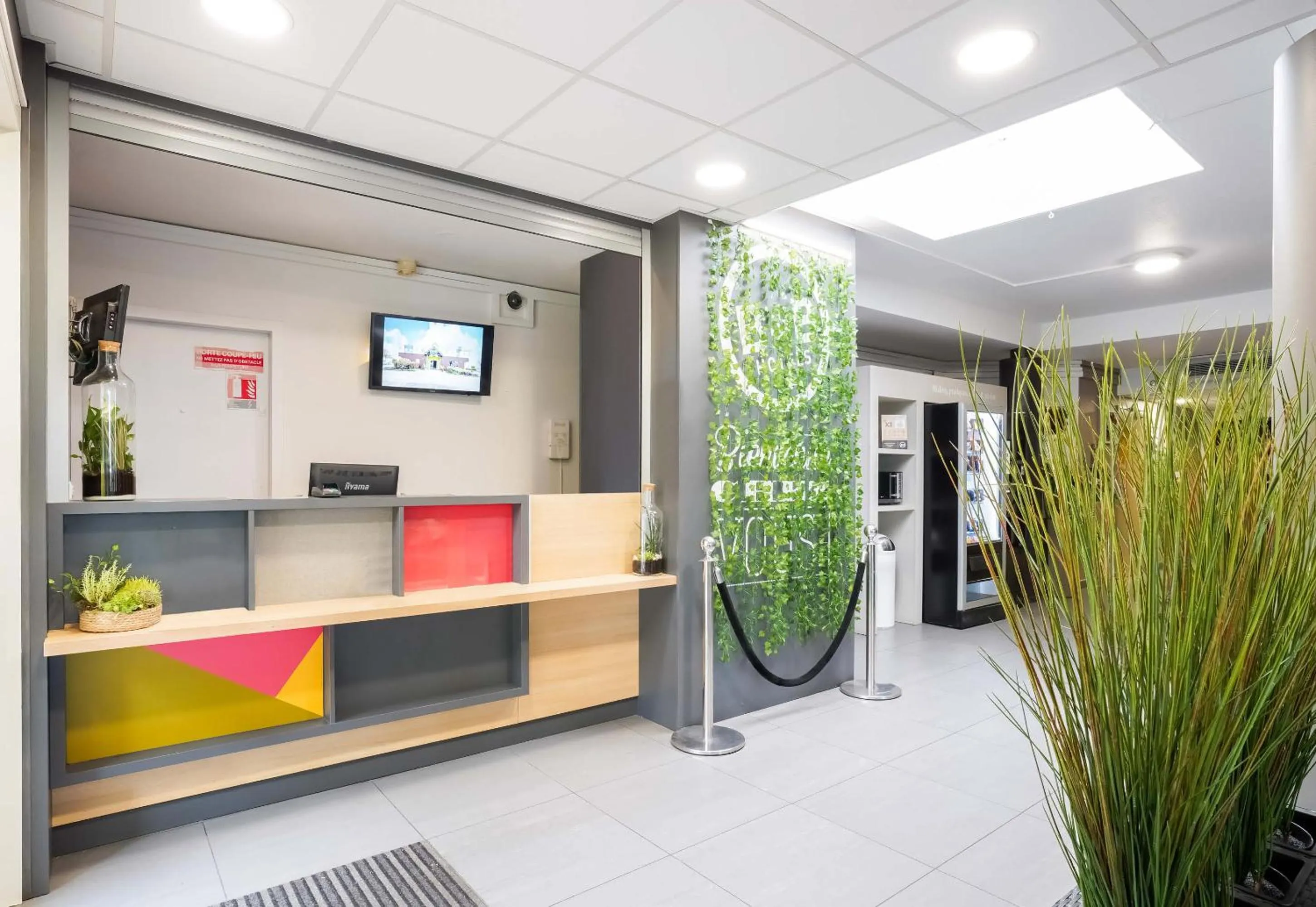 Lobby or reception in B&B HOTEL Goussainville CDG