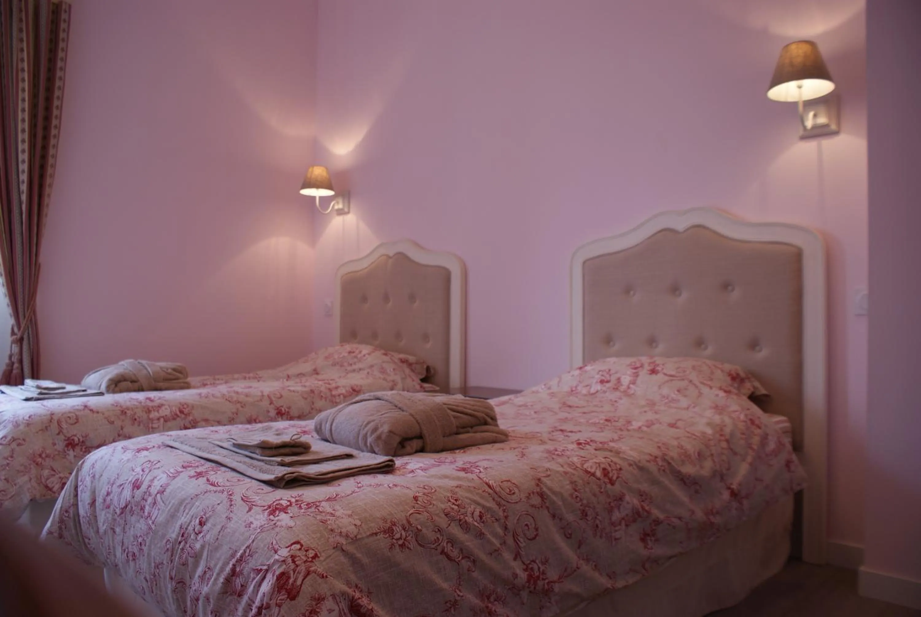 Bedroom, Bed in Les voisins de l'illet