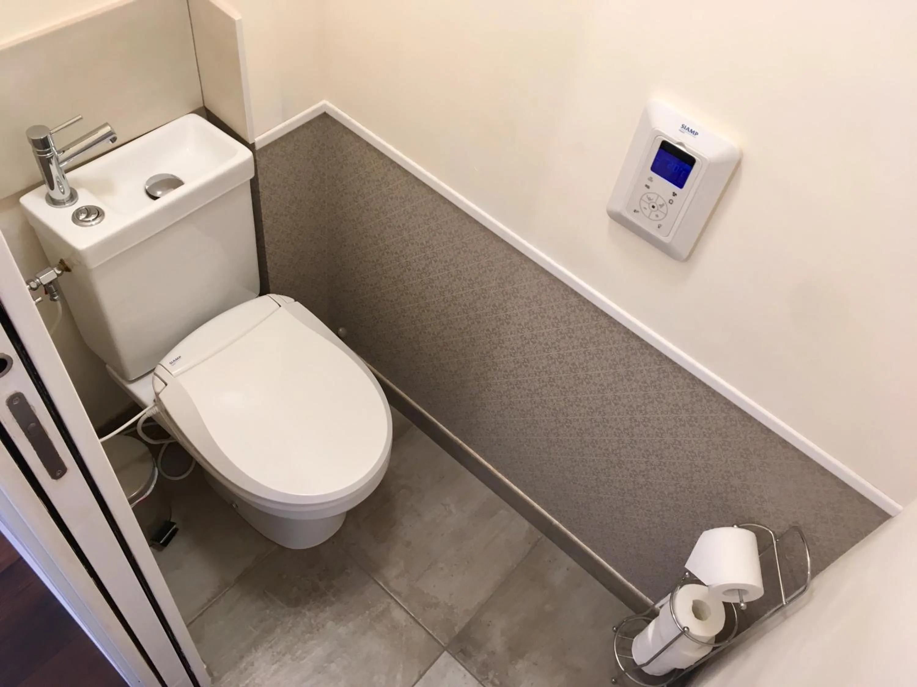 Toilet in Les voisins de l'illet