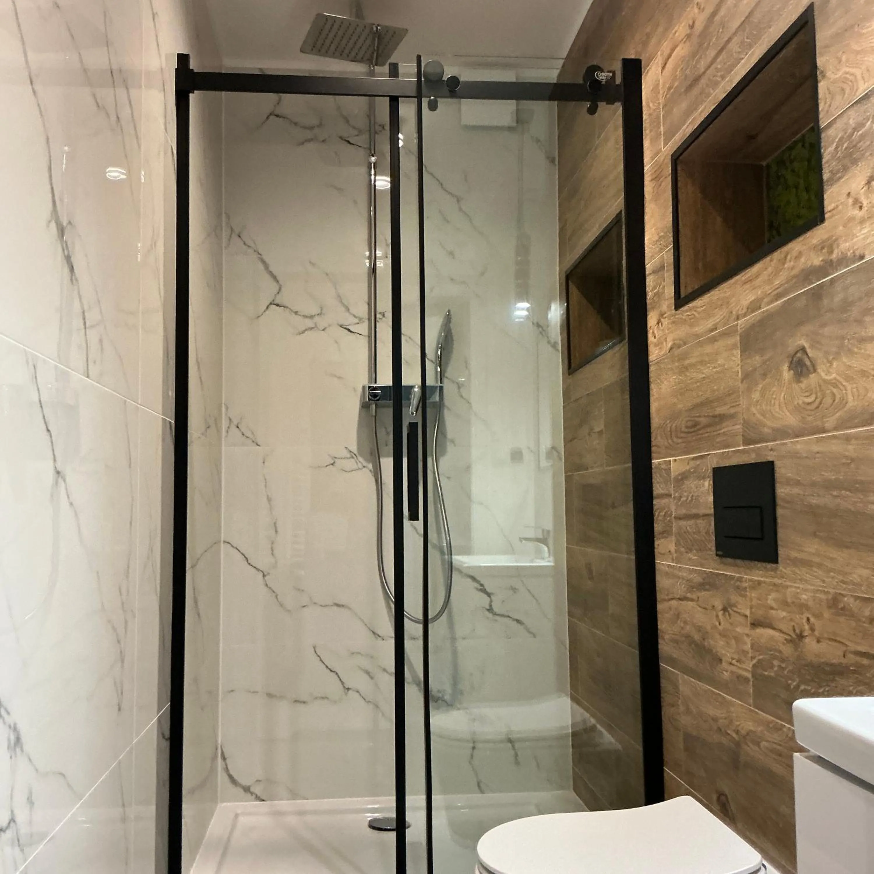 Shower in Hostel Przed Świtem