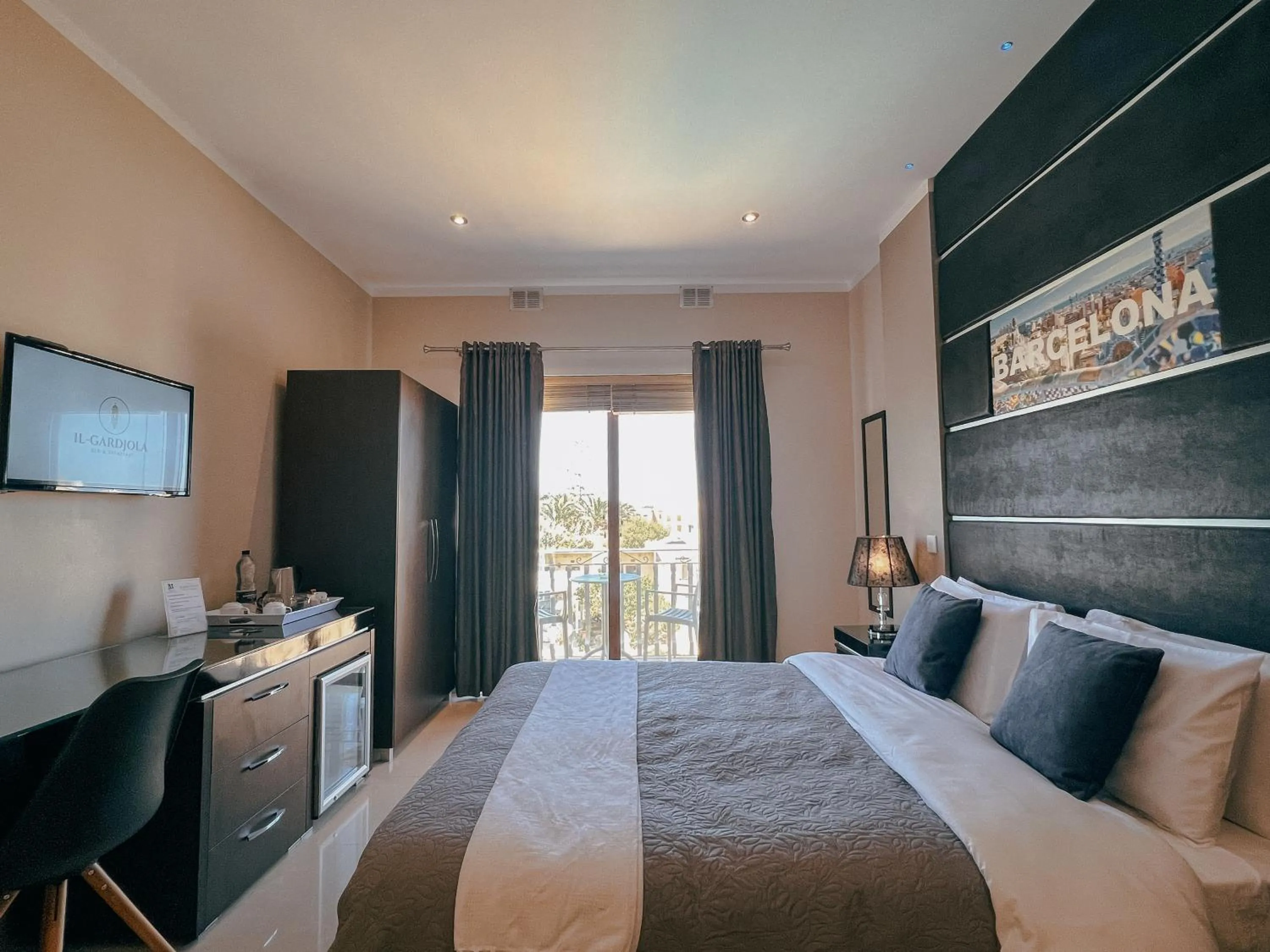 Bedroom, Bed in IL-Gardjola Bed and Breakfast