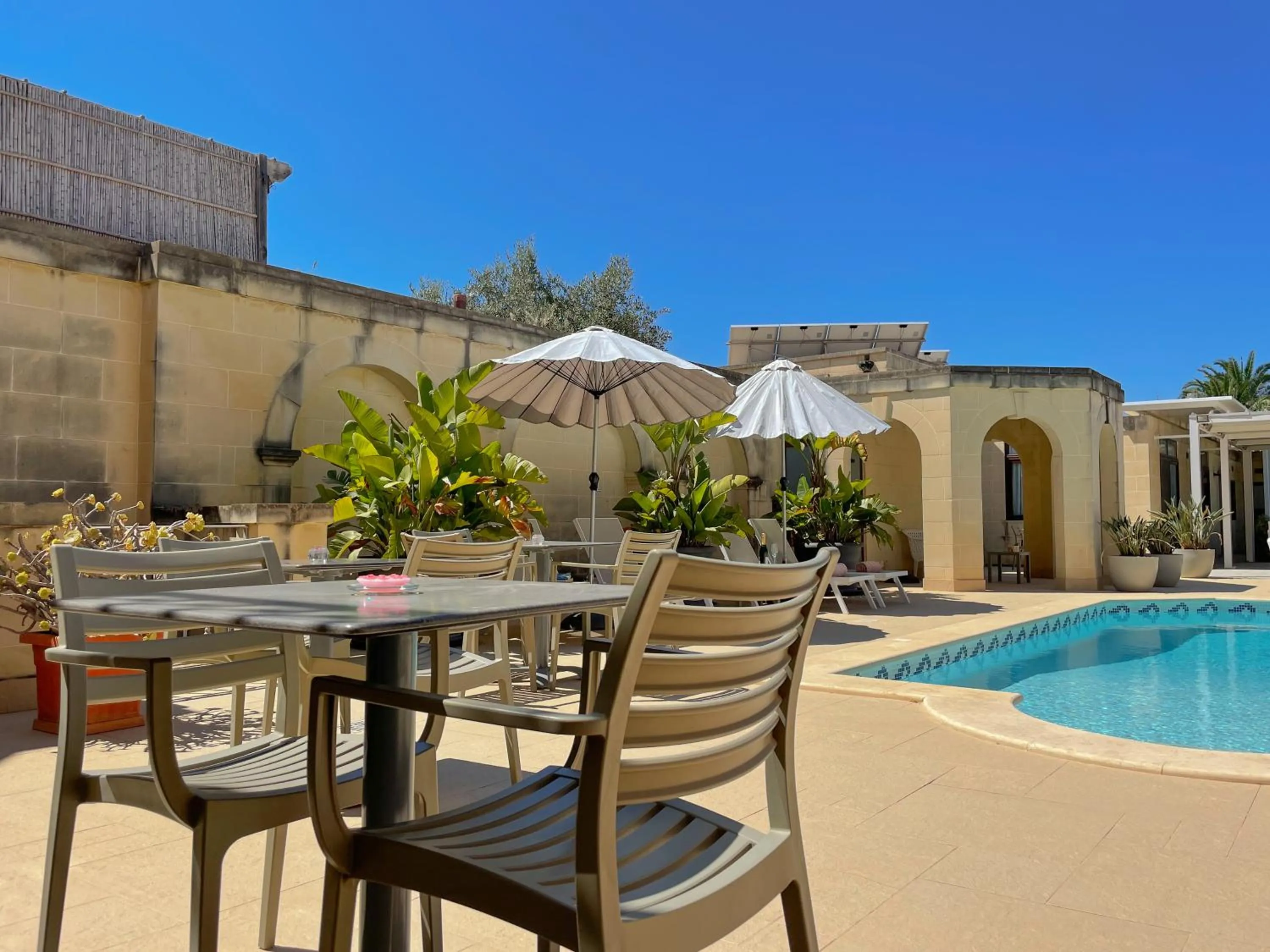 Swimming pool in IL-Gardjola Bed and Breakfast