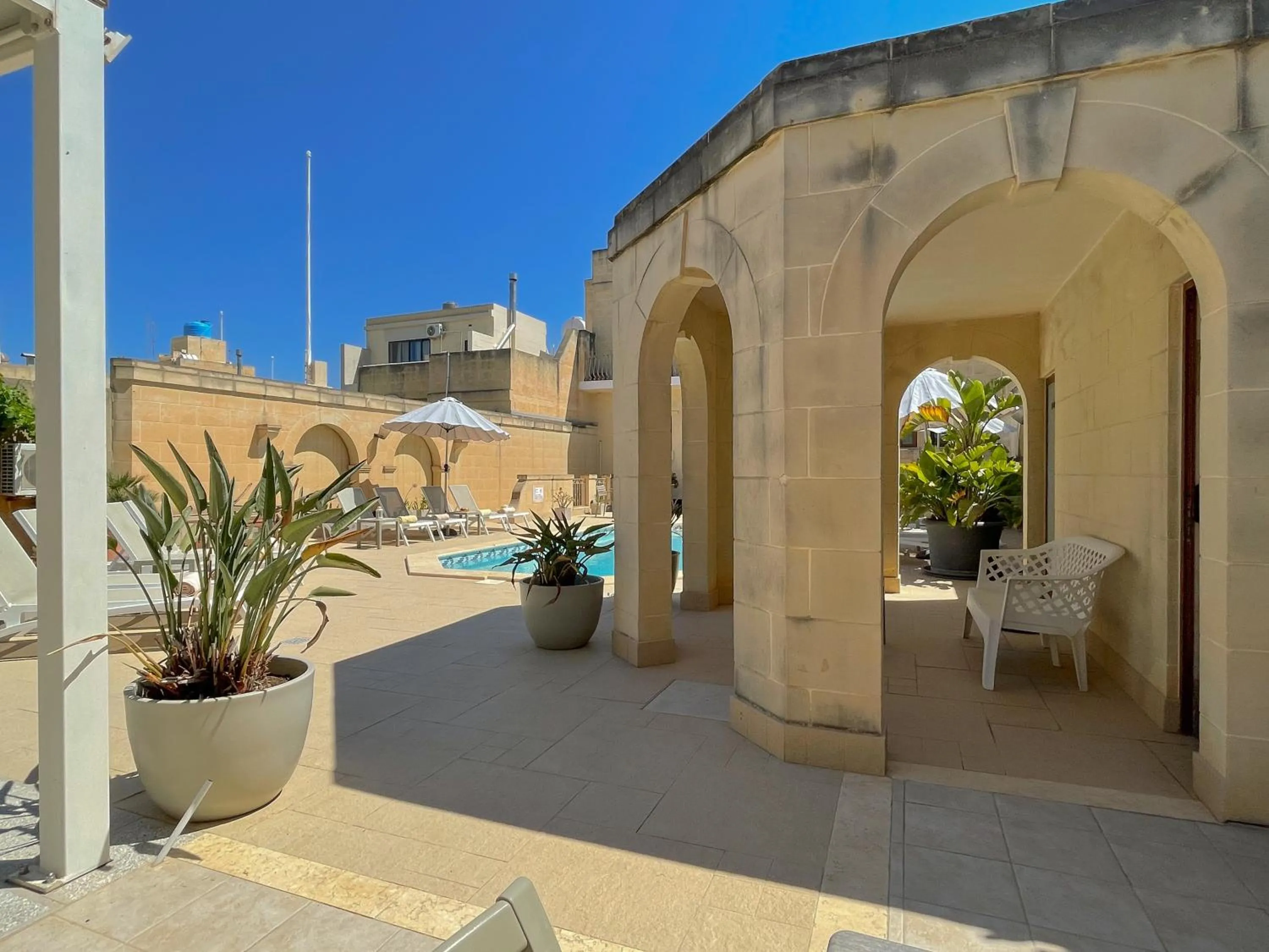 Swimming pool in IL-Gardjola Bed and Breakfast