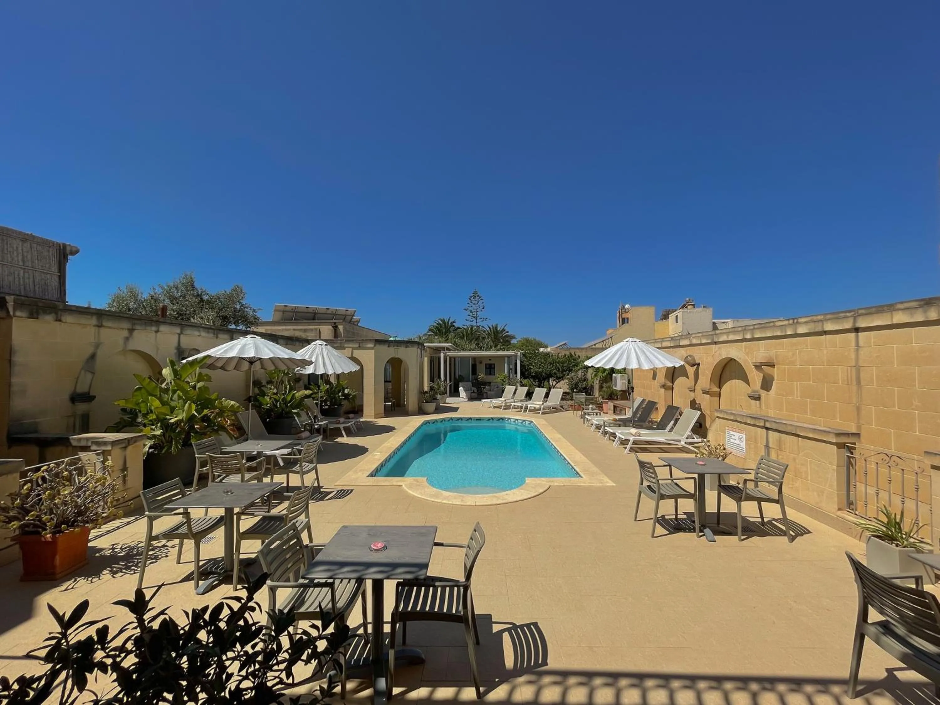 Swimming pool in IL-Gardjola Bed and Breakfast