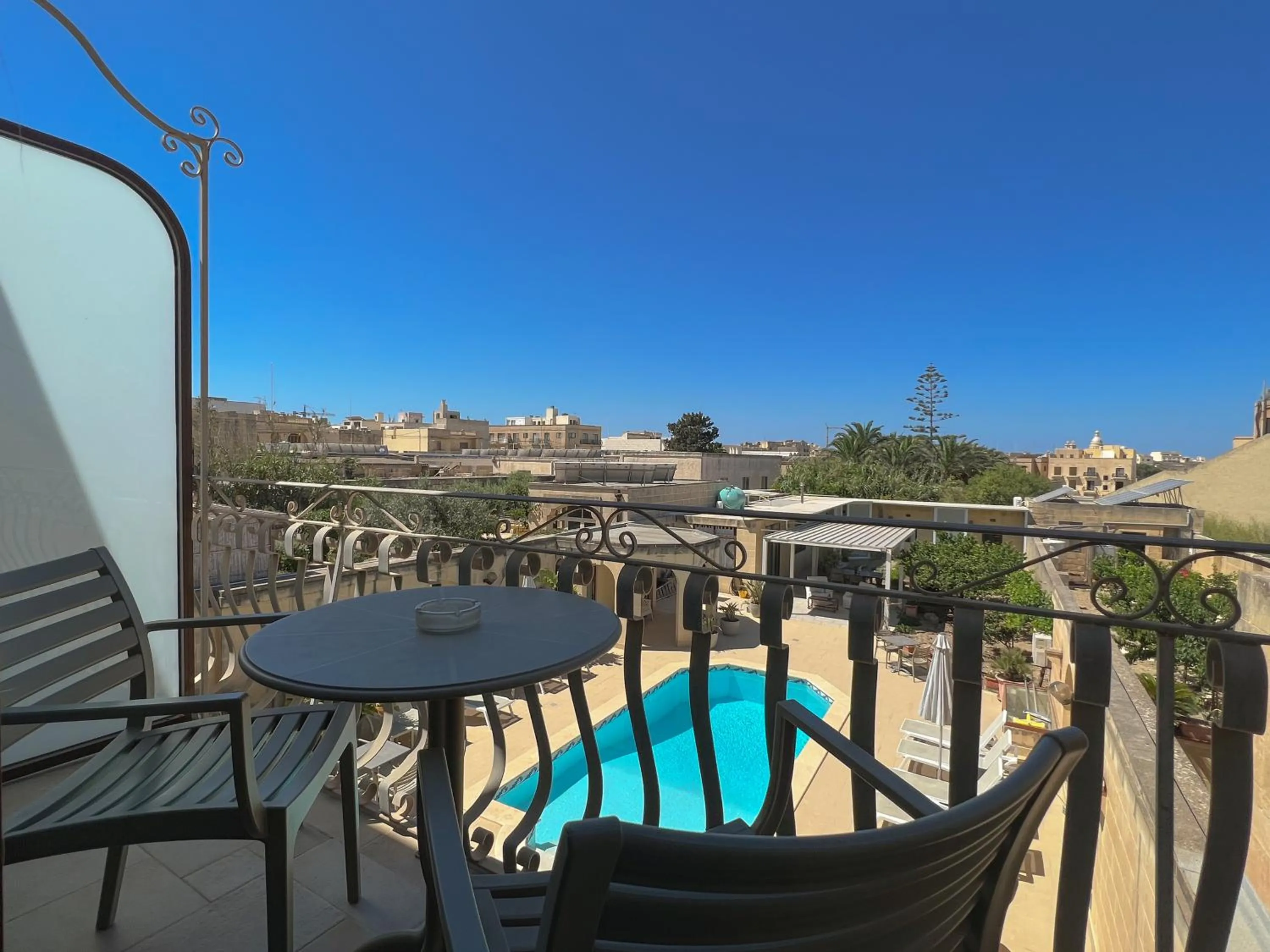 Balcony/Terrace in IL-Gardjola Bed and Breakfast