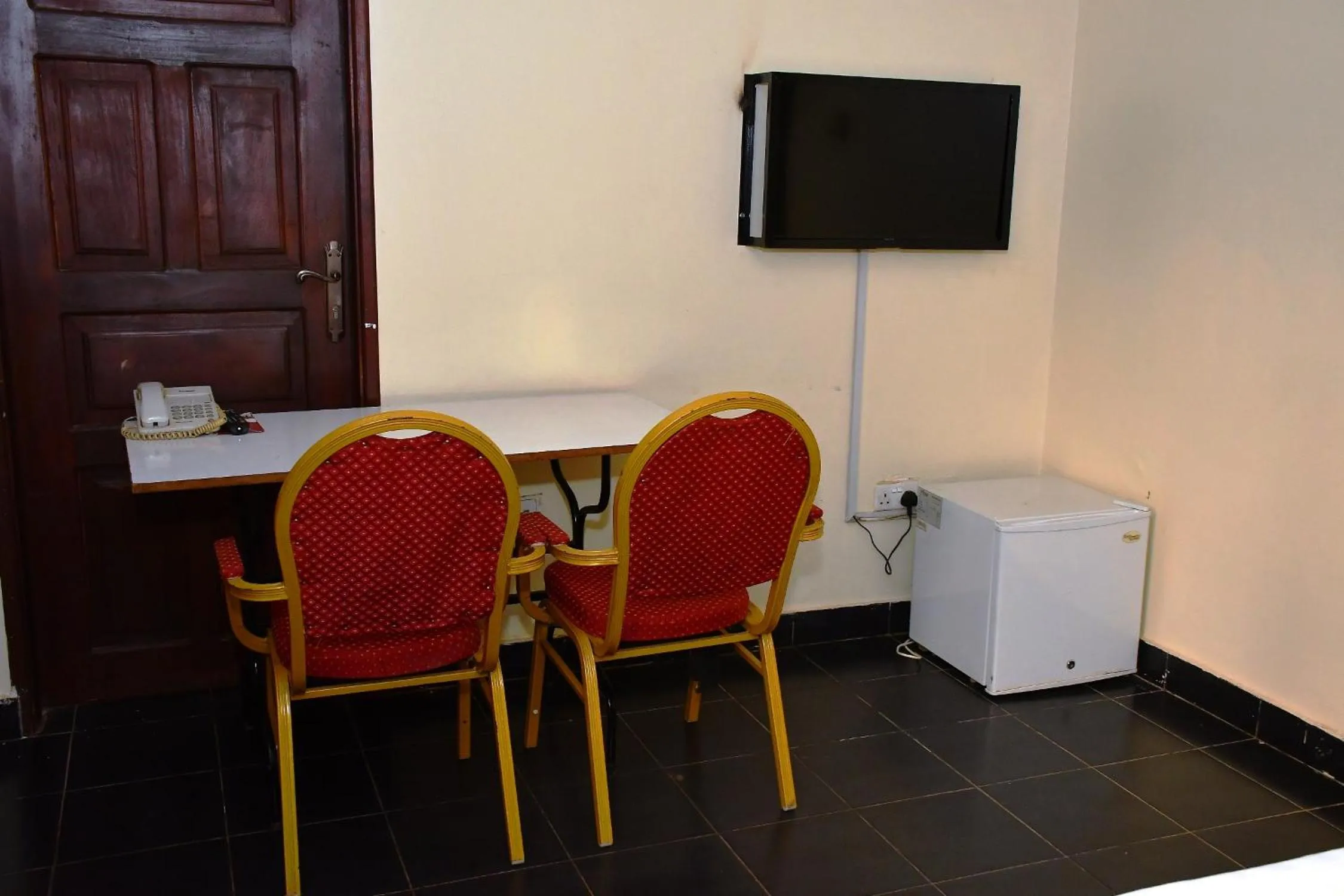 TV and multimedia in Florida Hotel Zaana Kampala