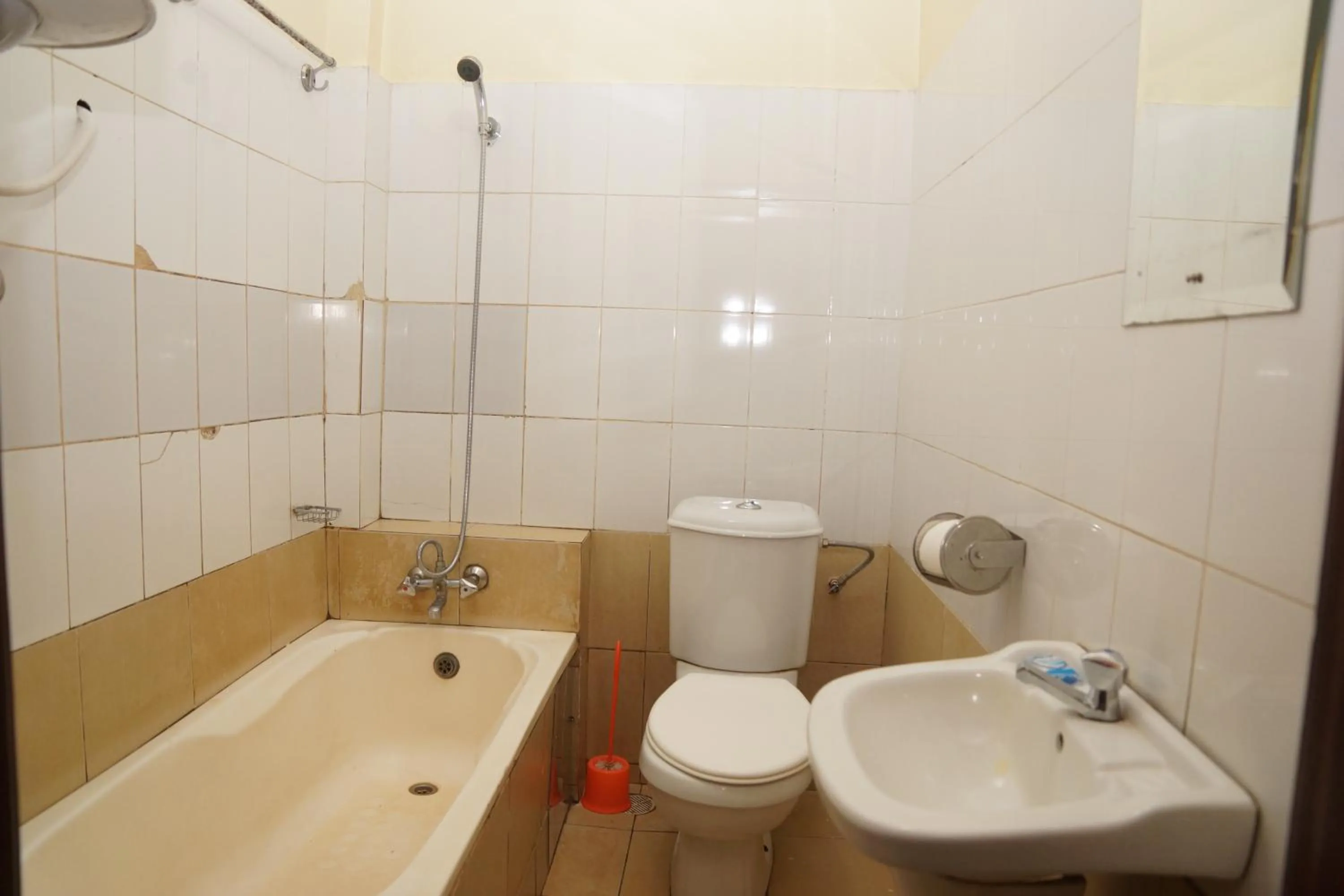 Shower in Florida Hotel Zaana Kampala