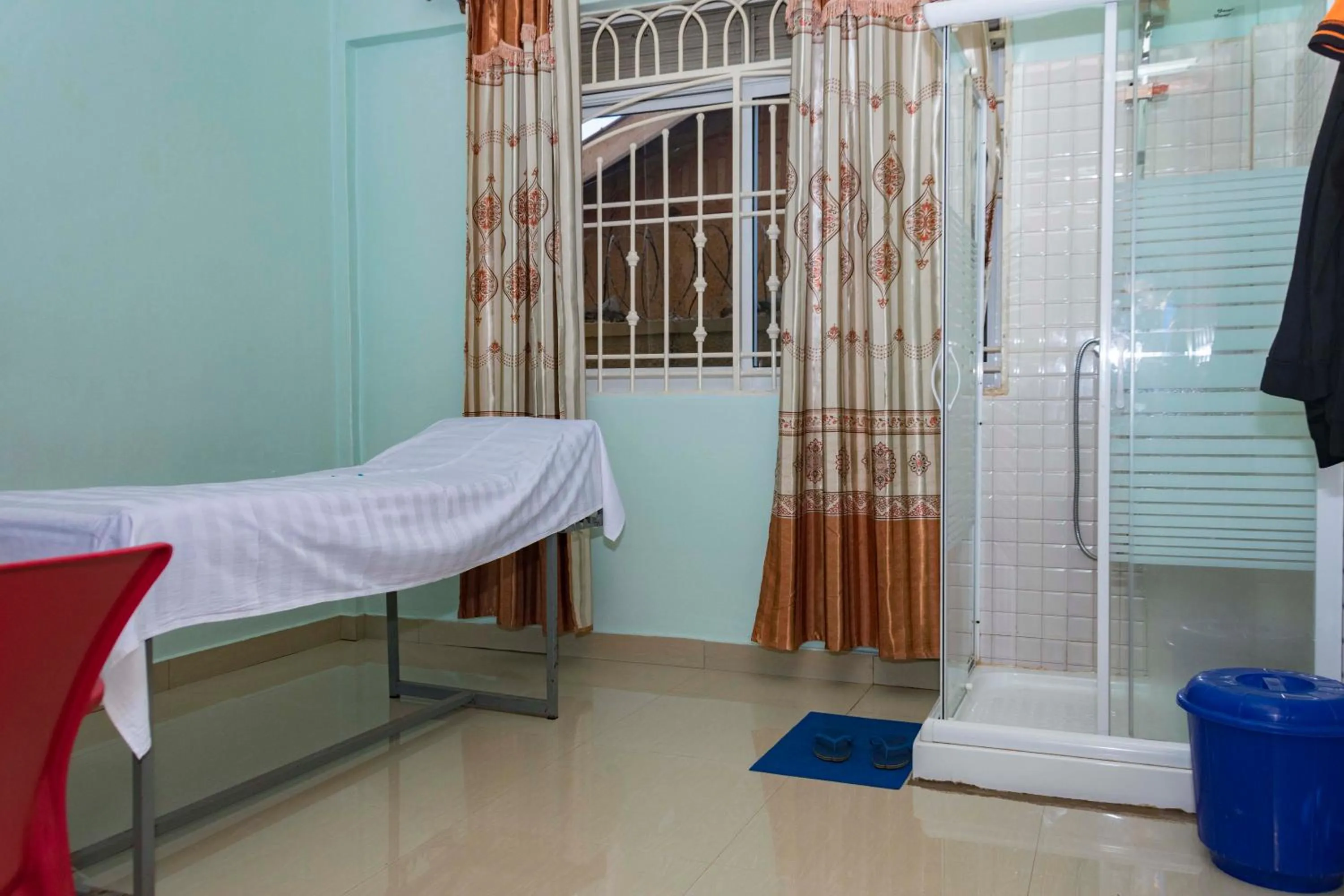 Massage in Florida Hotel Zaana Kampala