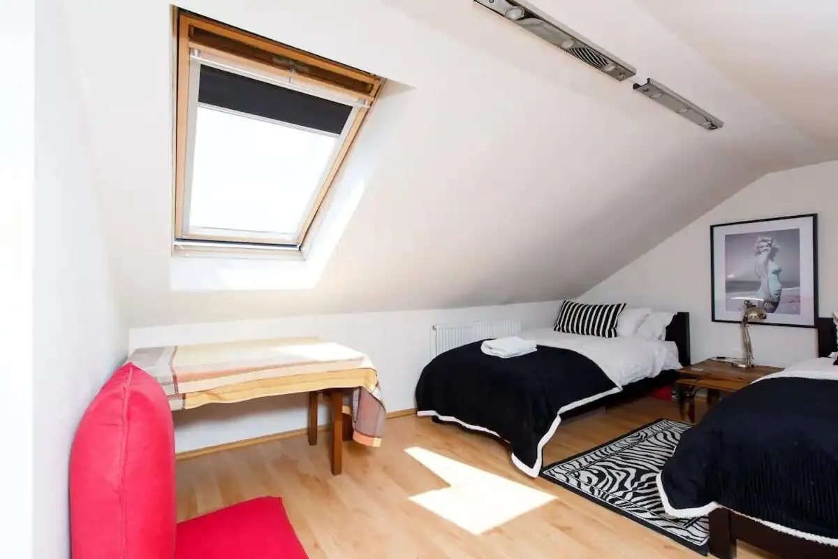 Bedroom, Bed in The Kite House