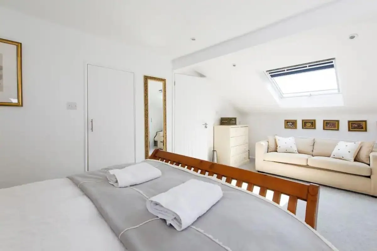 Bedroom, Bed in The Kite House