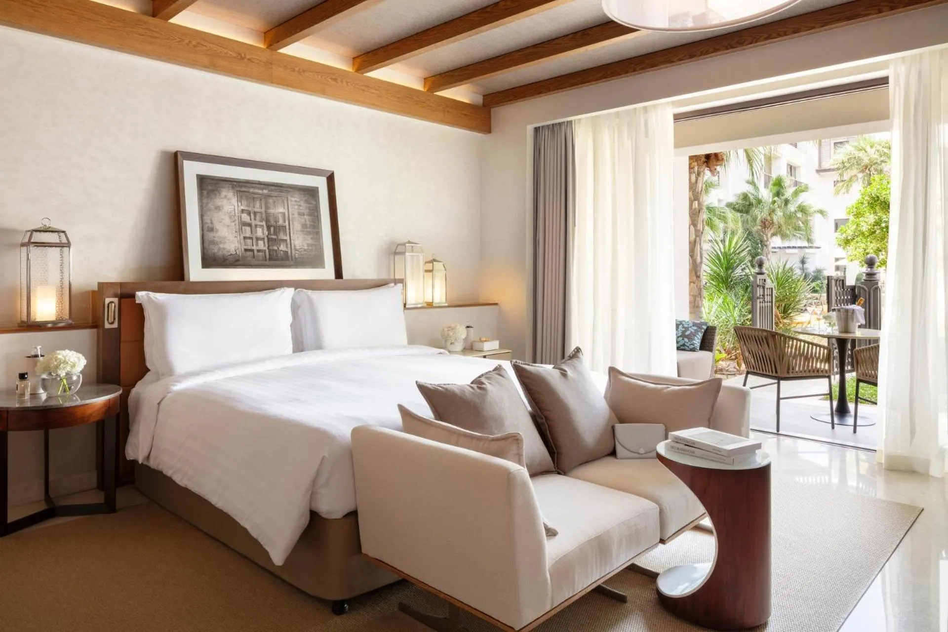 Balcony/Terrace, Bed in Jumeirah Al Naseem Dubai