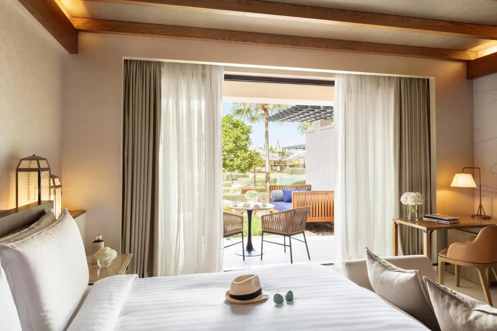 Bed in Jumeirah Al Naseem Dubai Bed in Jumeirah Al Naseem Dubai