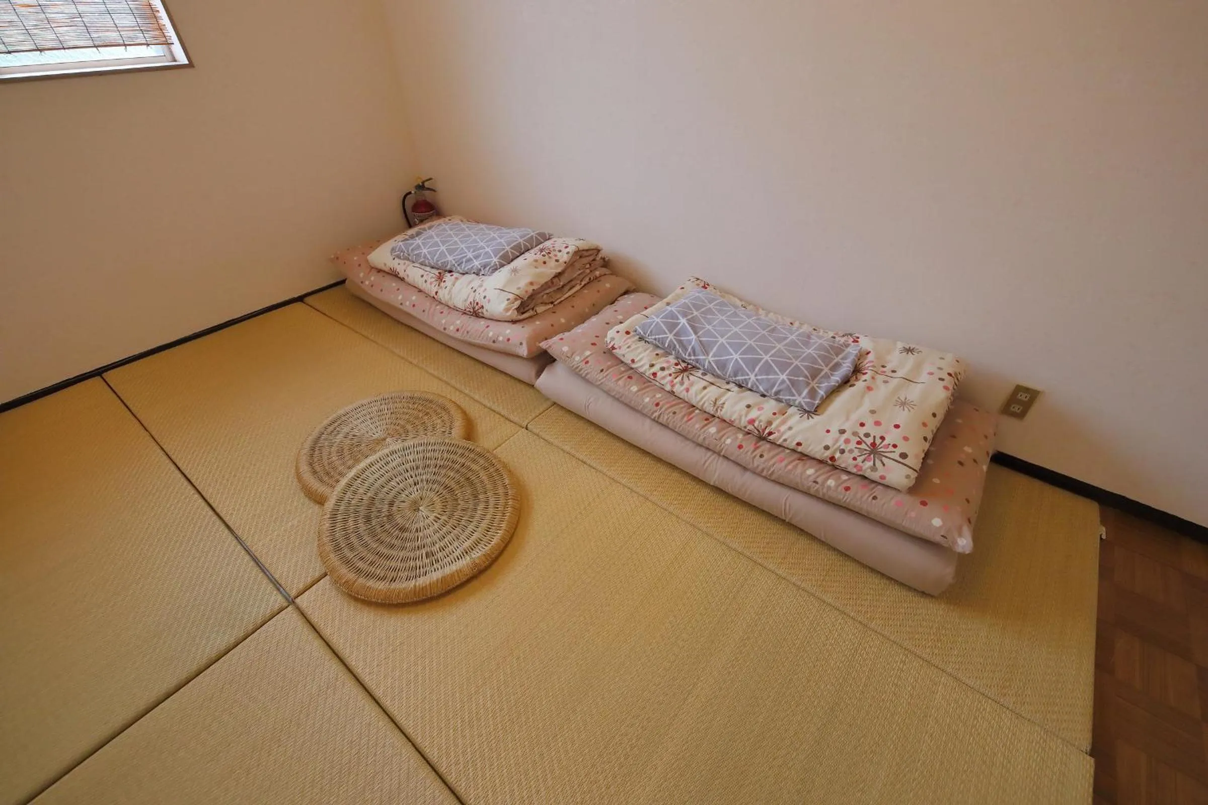 Photo of the whole room, Bed in Oyado Shogoin